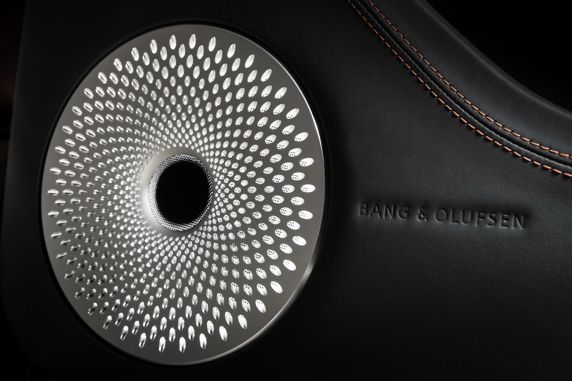 Bentley-BeoSonic-005 Bentley Continental GT Will Give You An Eargasm With Its Bang & Olufsen Audio