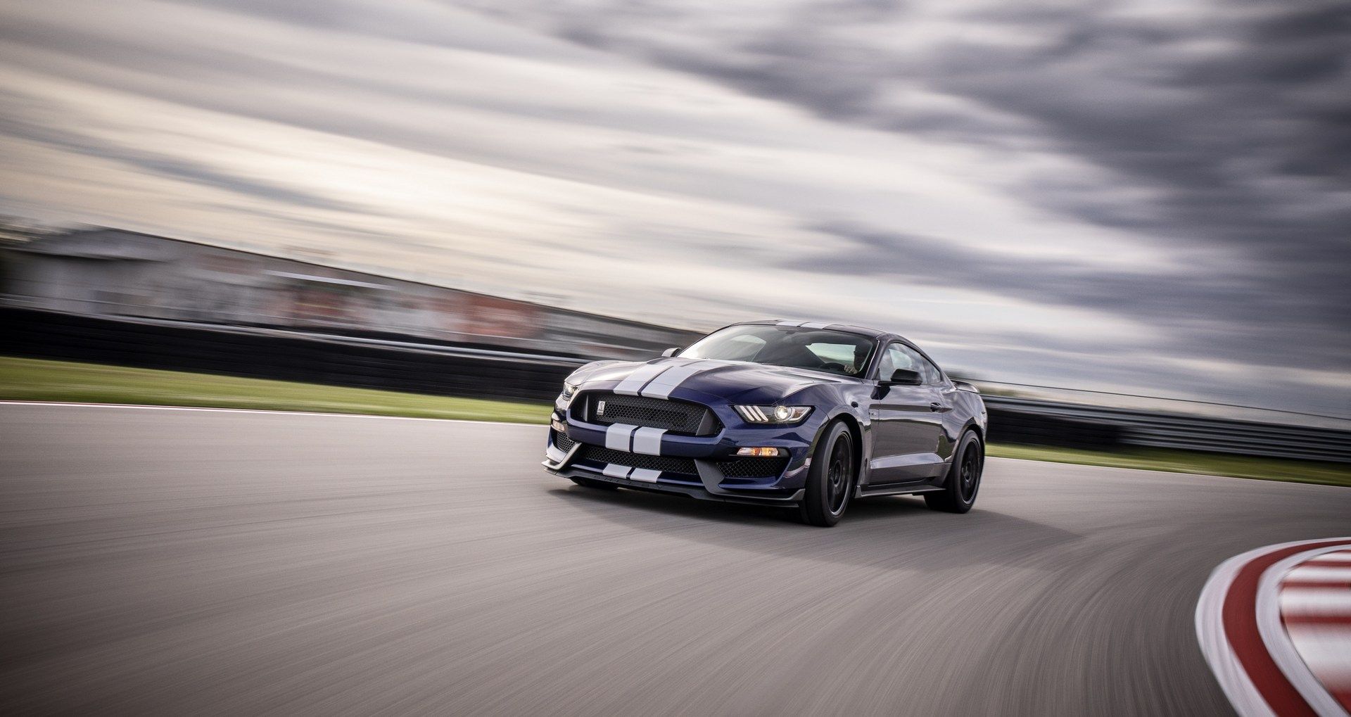 Ford-Mustang-Shelby-GT350-2 2019 Ford Mustang Shelby GT350 Debuts Aero Tweaks From The Upcoming GT500