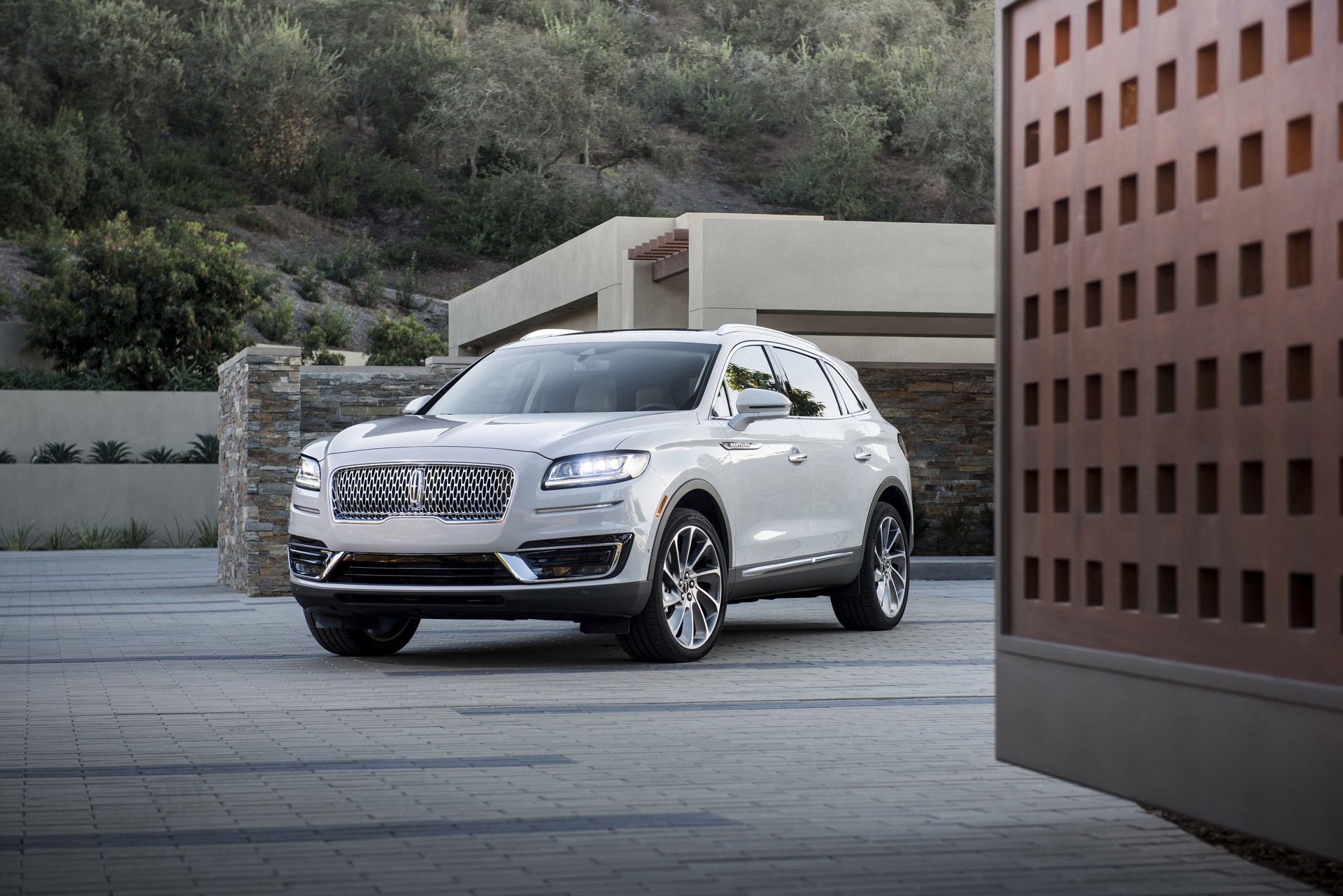 Lincoln-Nautilus-22 2019 Lincoln Nautilus Configurator Launched, Pricing Starts At $40,340