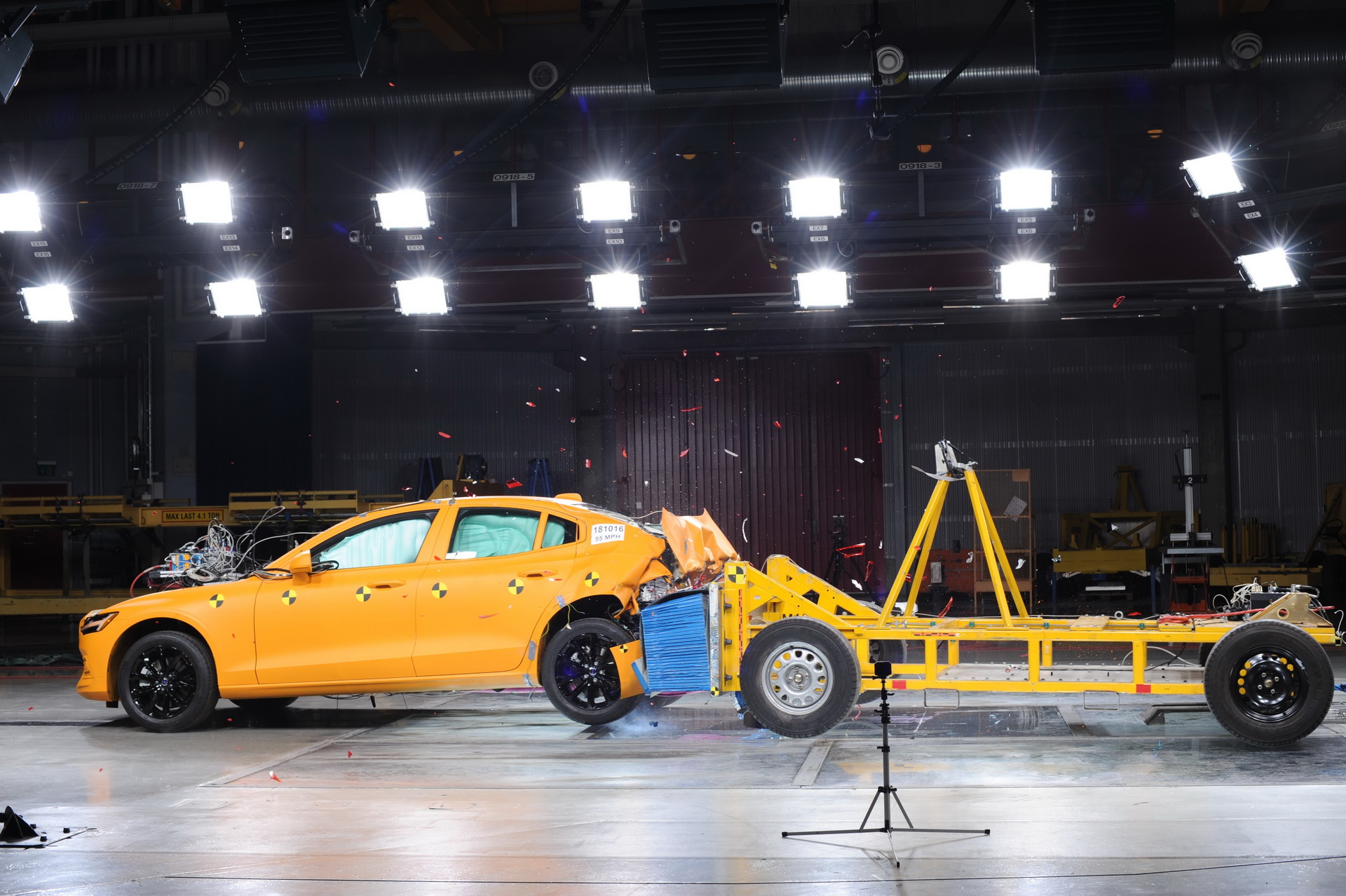 2019-volvo-s60-unveiled-81 New 2019 Volvo S60 Is A Sleek, American Made BMW 3-Series Fighter