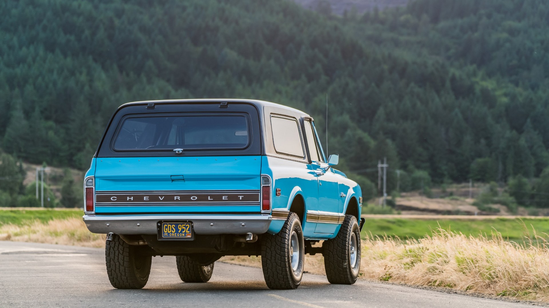 1972-Chevrolet-K5-Blazer-34 Not A Fan Of The 2019 Chevrolet Blazer? This 1972 K5 Might Be Up Your Alley