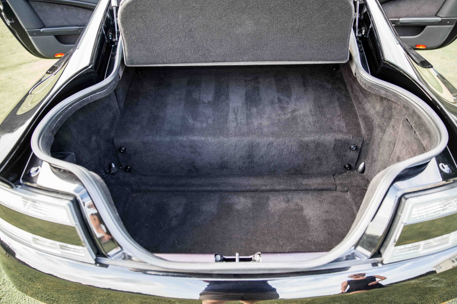 AM-V12-Vantage-08 A Manual Aston Martin V12 Vantage Is The Greatest Supercar Bargain Right Now