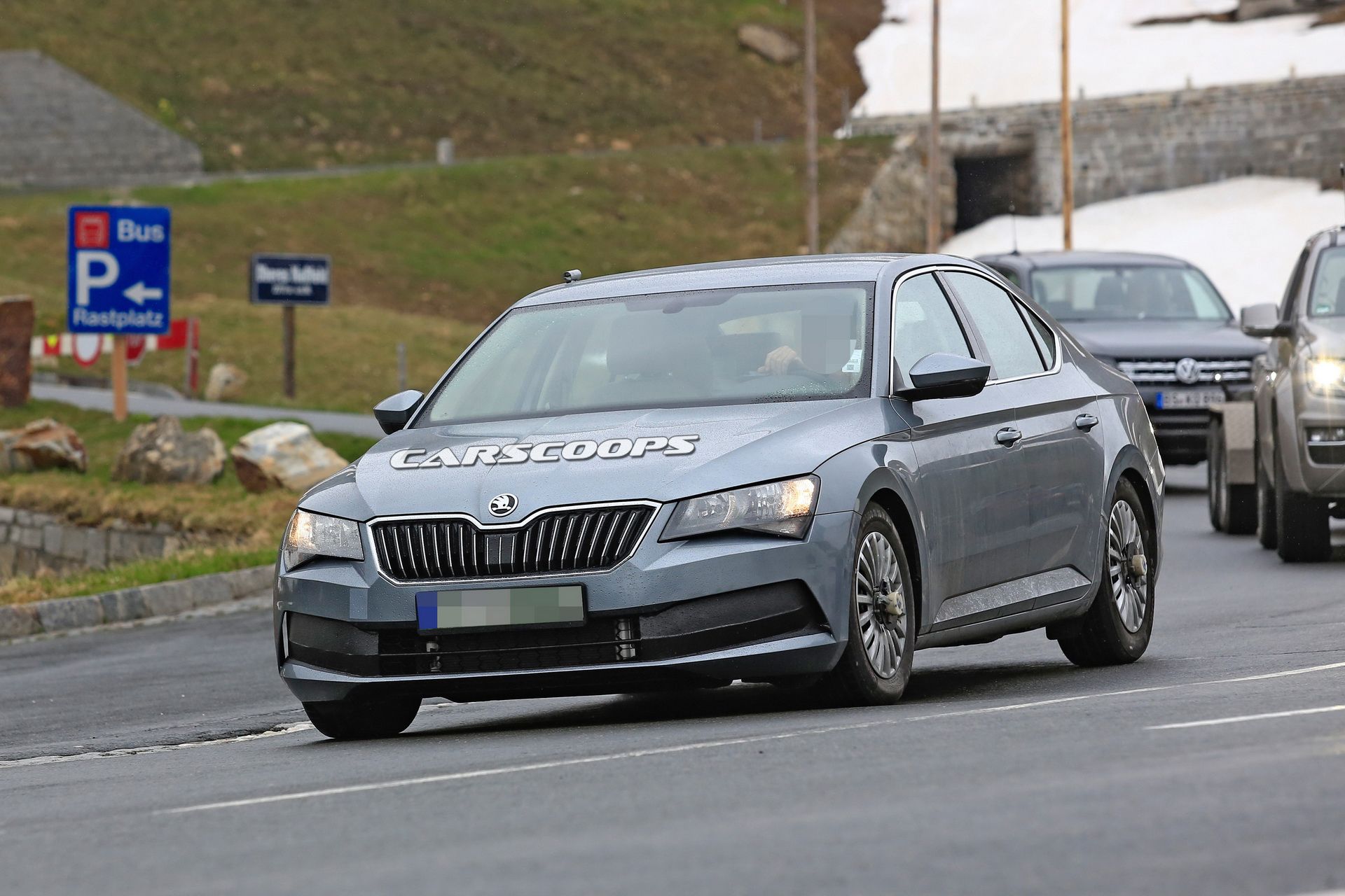 Skoda-Superb-FL-03 Facelifted 2019 Skoda Superb Caught Undisguised, Will Get A Hybrid Powertrain
