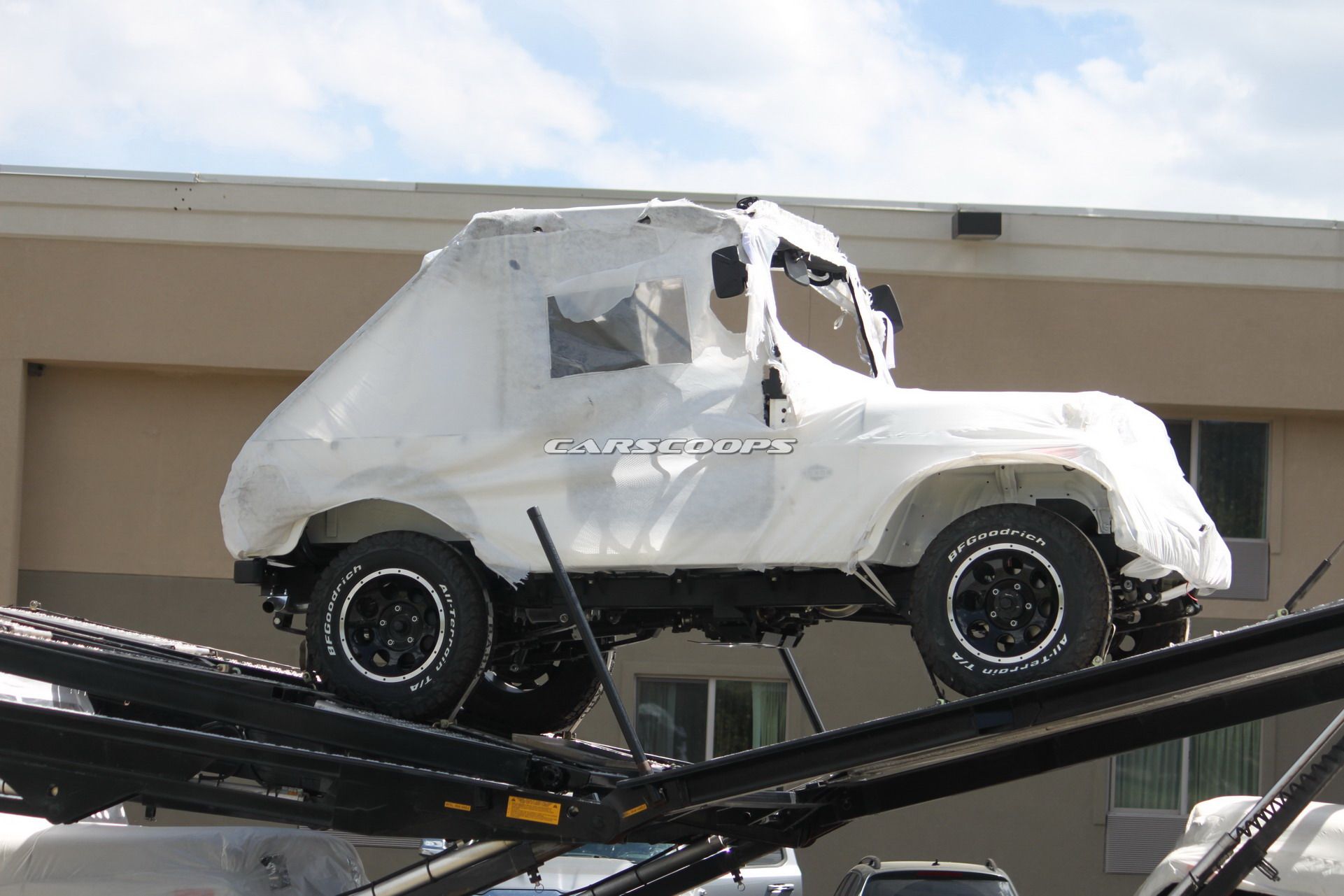 Mahindra-Jeep-9 Mahindra’s Jeep-Like Roxor Spotted On The Way To Dealers