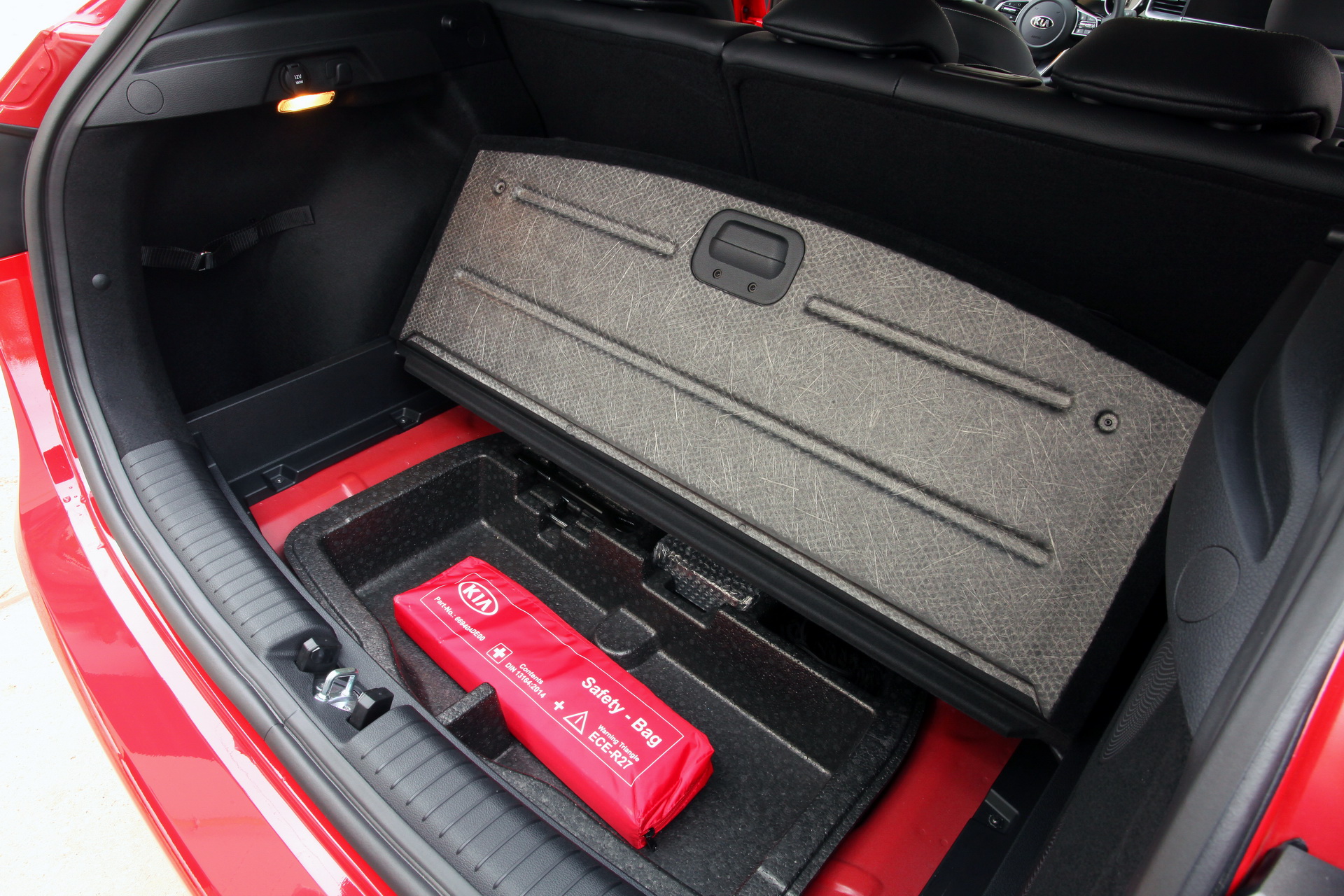 2019-kia-ceed-70 New Kia Ceed Detailed In Gigantic Image Gallery, UK Pricing Announced