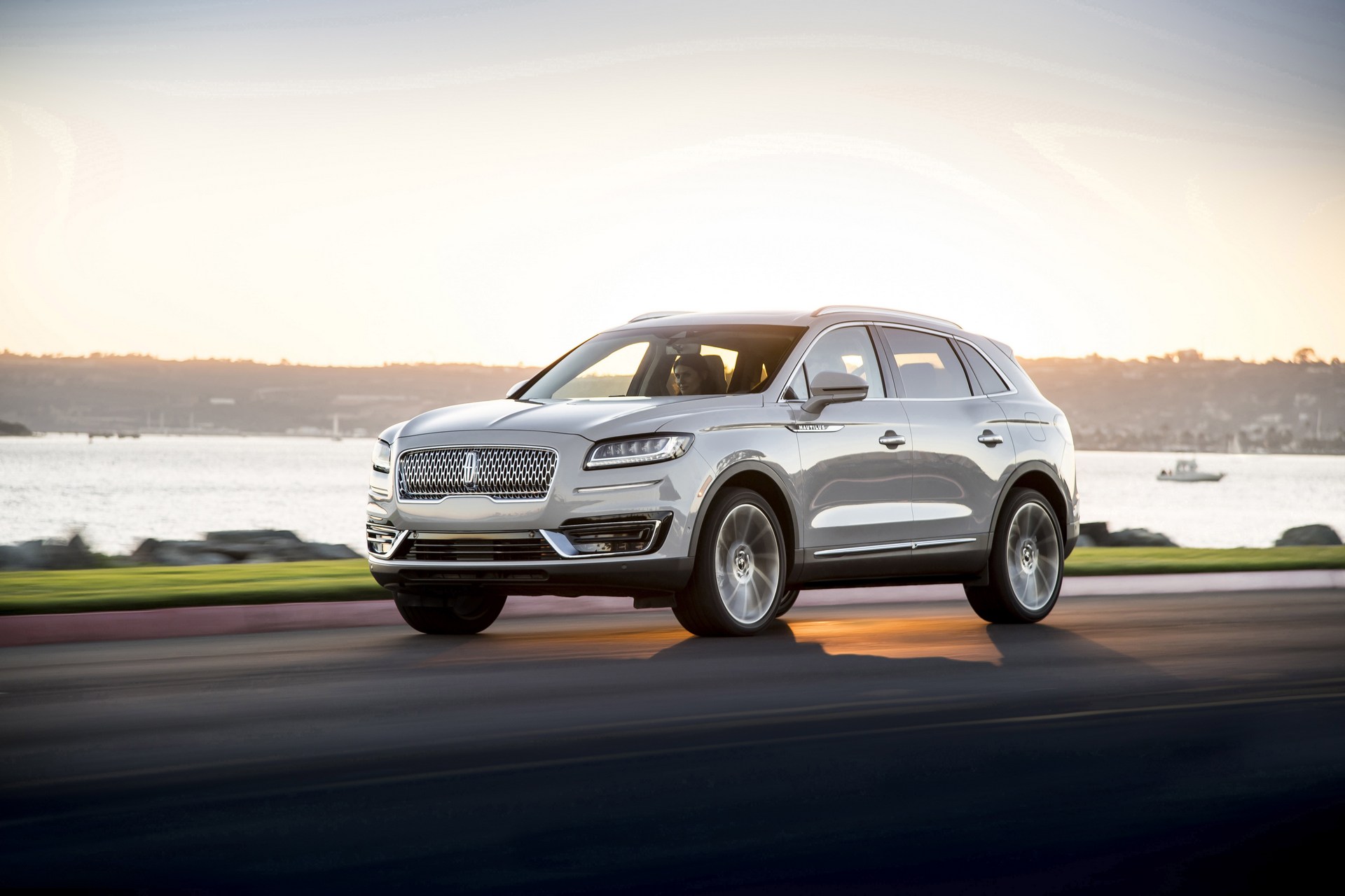 Lincoln-Nautilus-1 2019 Lincoln Nautilus Configurator Launched, Pricing Starts At $40,340