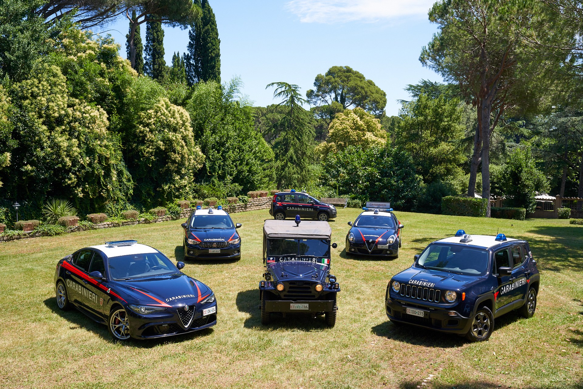 Jeep-Wrangler-Carabinieri-14 Italy’s Carabinieri Has A Cool New Jeep Wrangler JK For Patrolling Beaches This Summer