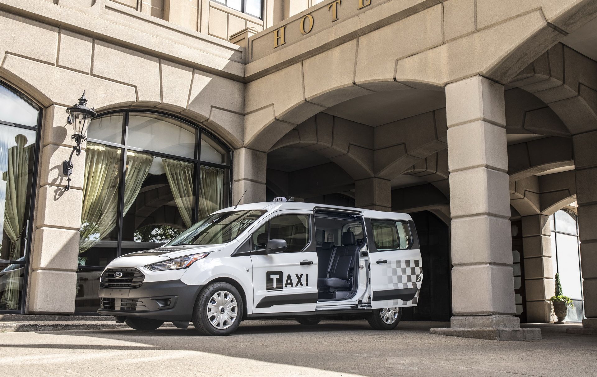 ford-fusion-hybrid-transit-diesel-taxis-11 Ford Launches Fusion Hybrid And Transit Connect Diesel Taxis