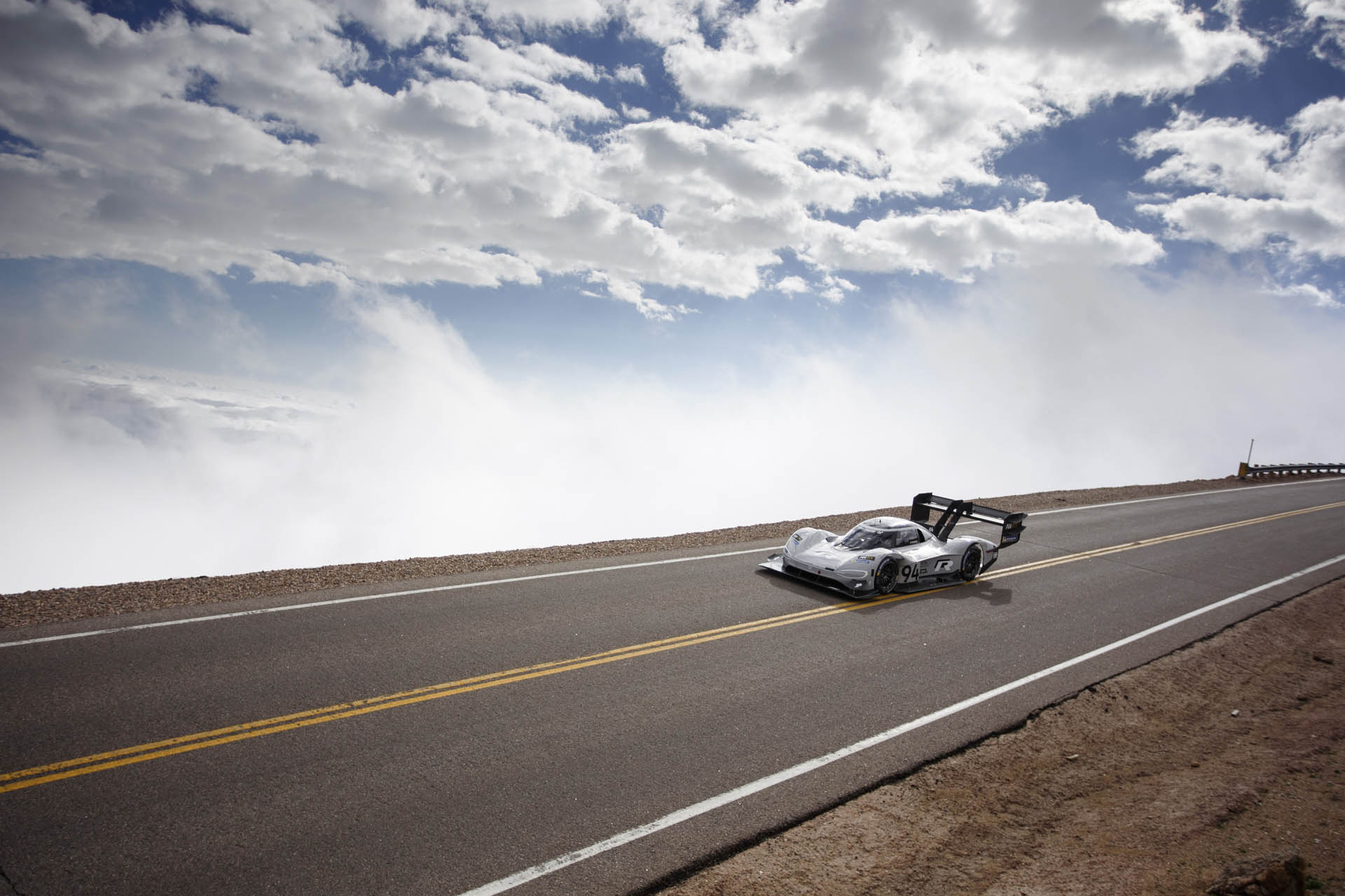 vw-id-r-pikes-peak-record-08 Volkswagen ID R Shatters The Pikes Peak Record At 7:57.148