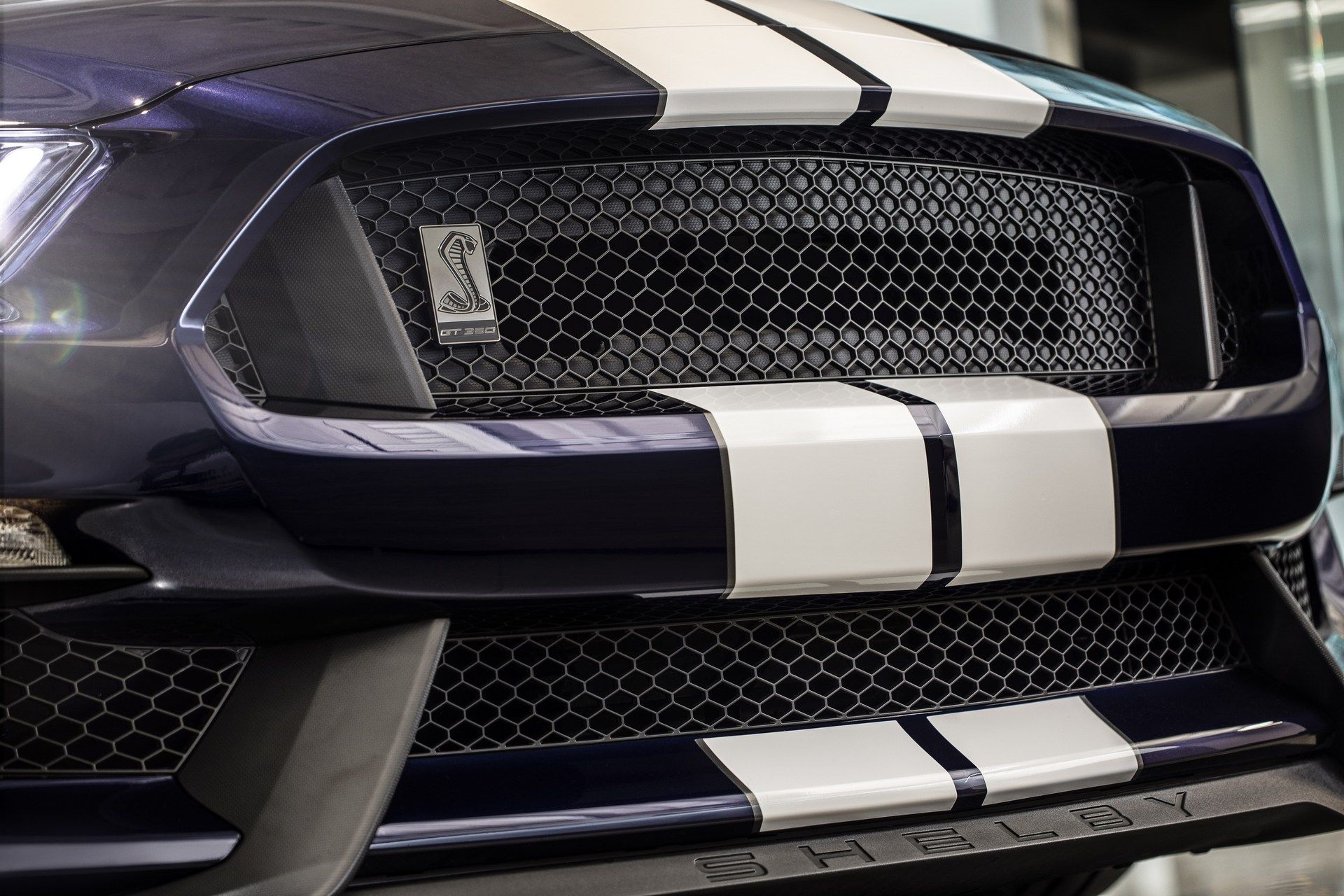 Ford-Mustang-Shelby-GT350-7 2019 Ford Mustang Shelby GT350 Debuts Aero Tweaks From The Upcoming GT500