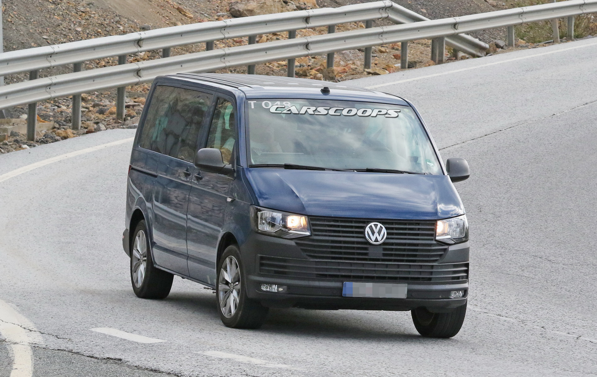 VW-Caravelle-T6-Facelift-3 Is The 2020 VW T7 Caravelle Hiding Under These T6 Test Cars?