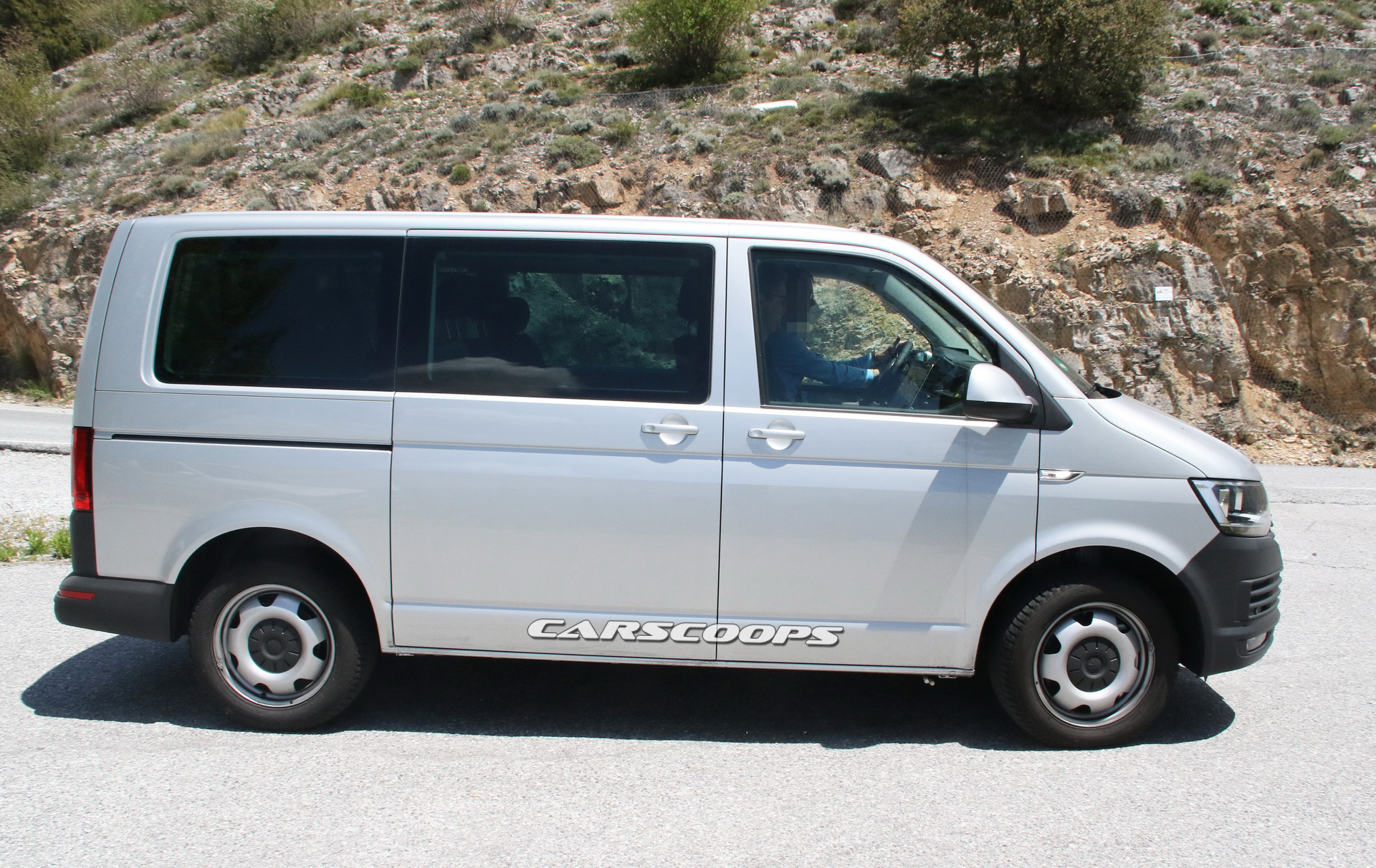 VW-Caravelle-T6-Facelift-14 Is The 2020 VW T7 Caravelle Hiding Under These T6 Test Cars?