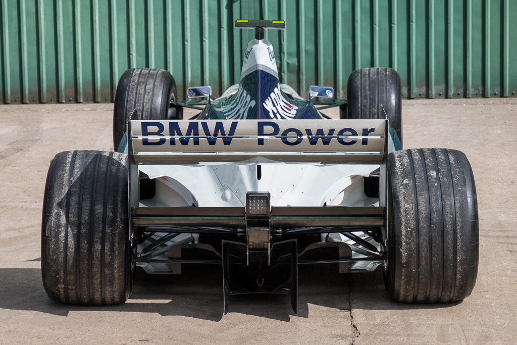 williams-f1-replica-7 Williams’ 2005 F1 Official Replica Is The Perfect Item For Your Man Cave