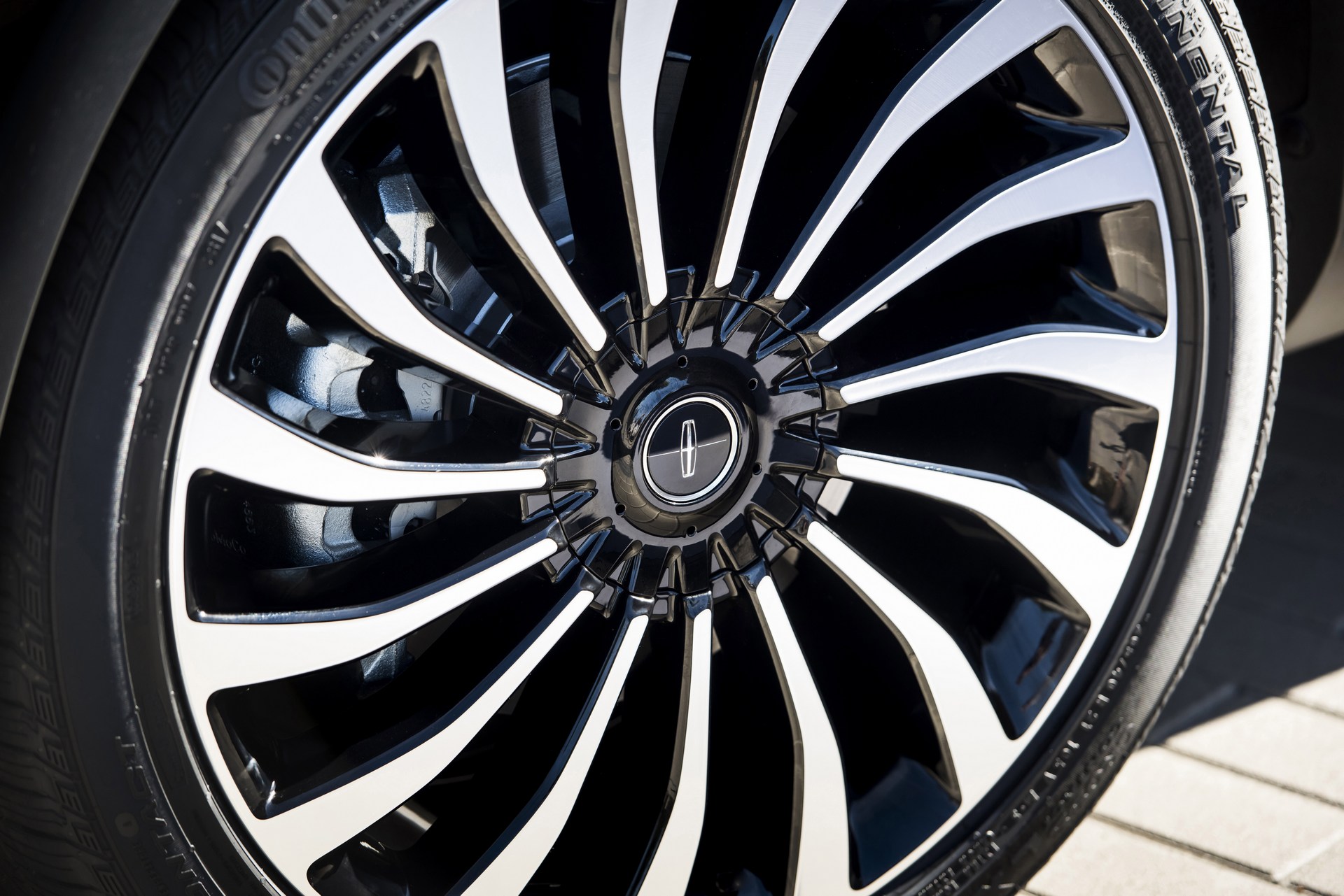 Lincoln-Nautilus-51 2019 Lincoln Nautilus Configurator Launched, Pricing Starts At $40,340