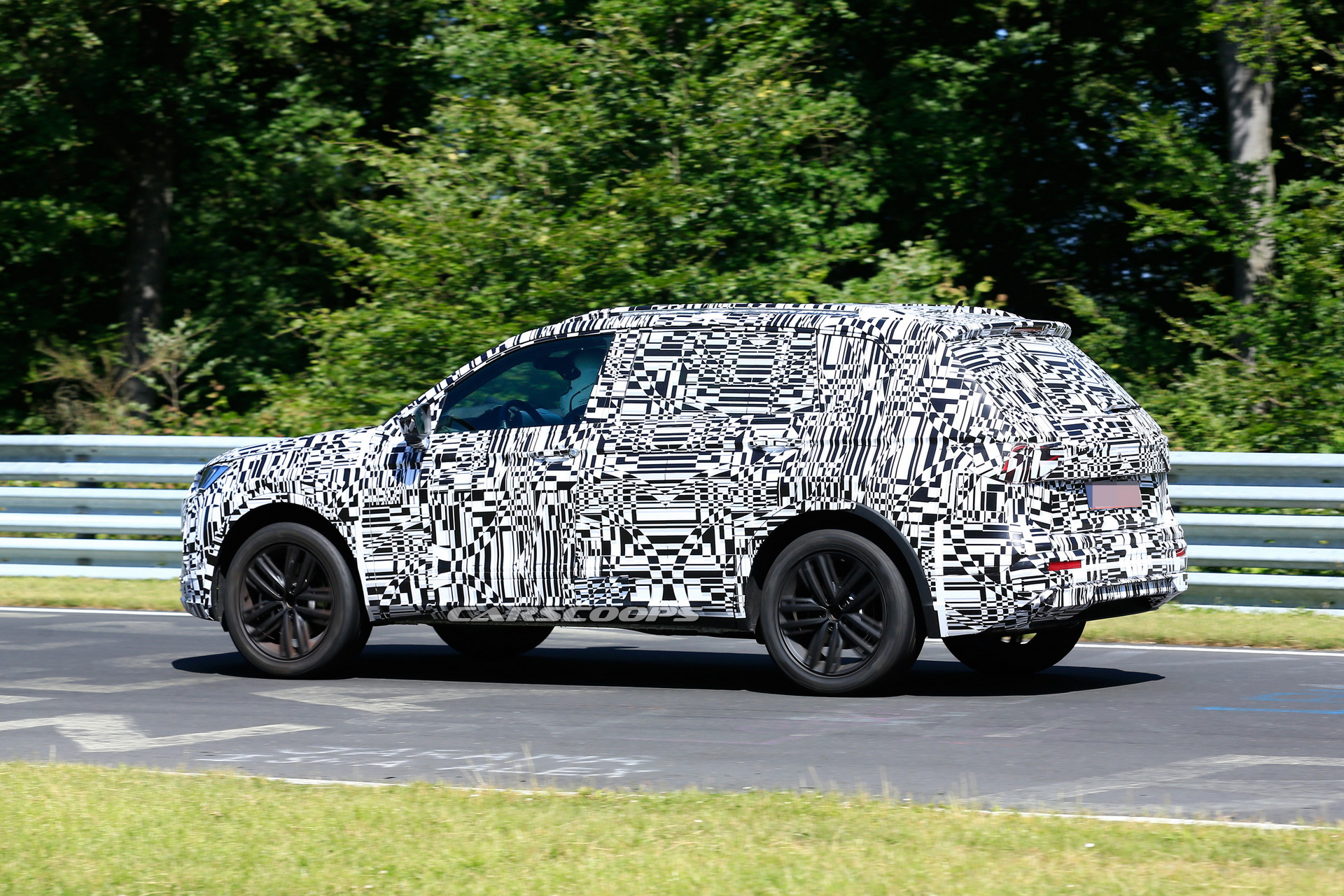 seat-tarraco-prototype-spied-ring-5 Seat Tarraco Begins Track Testing Wearing Production Headlights And Taillights