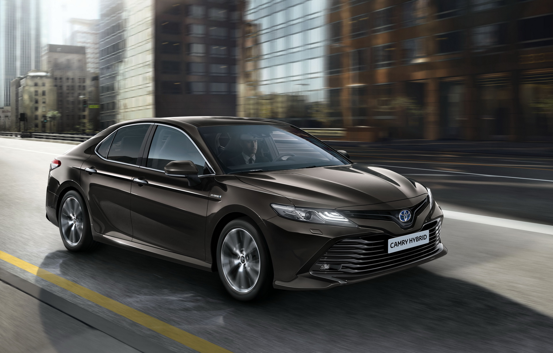 2018-toyota-camry-hybrid-1 Toyota Camry Is Coming Back To Europe With Hybrid Powertrain