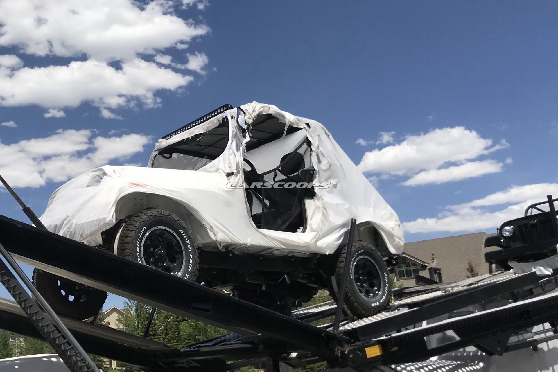 Mahindra-Jeep-27 Mahindra’s Jeep-Like Roxor Spotted On The Way To Dealers