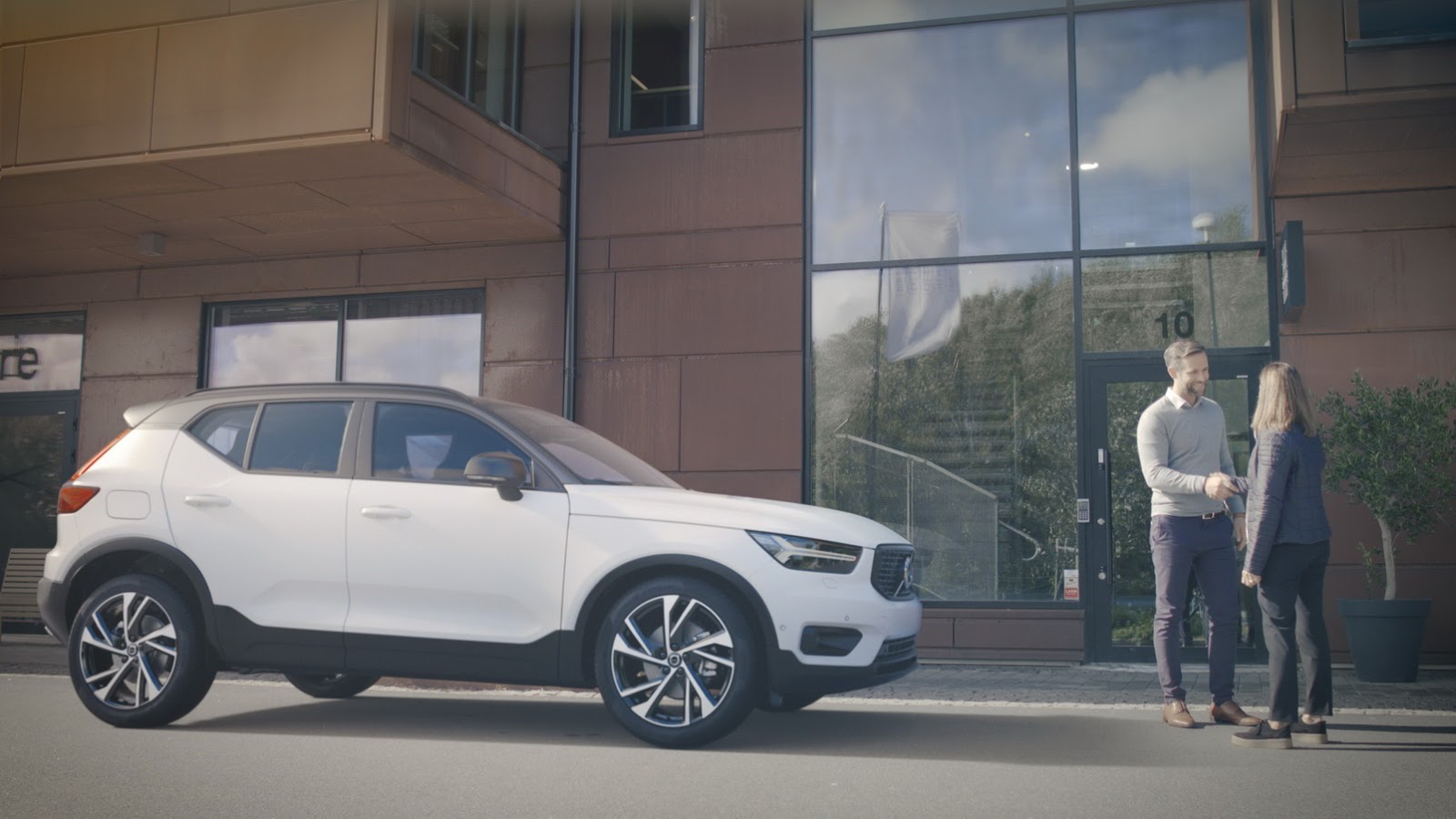 Care-By-Volvo-Deliveries-1 Volvo Starts Delivering Cars Ordered Through Subscription Service