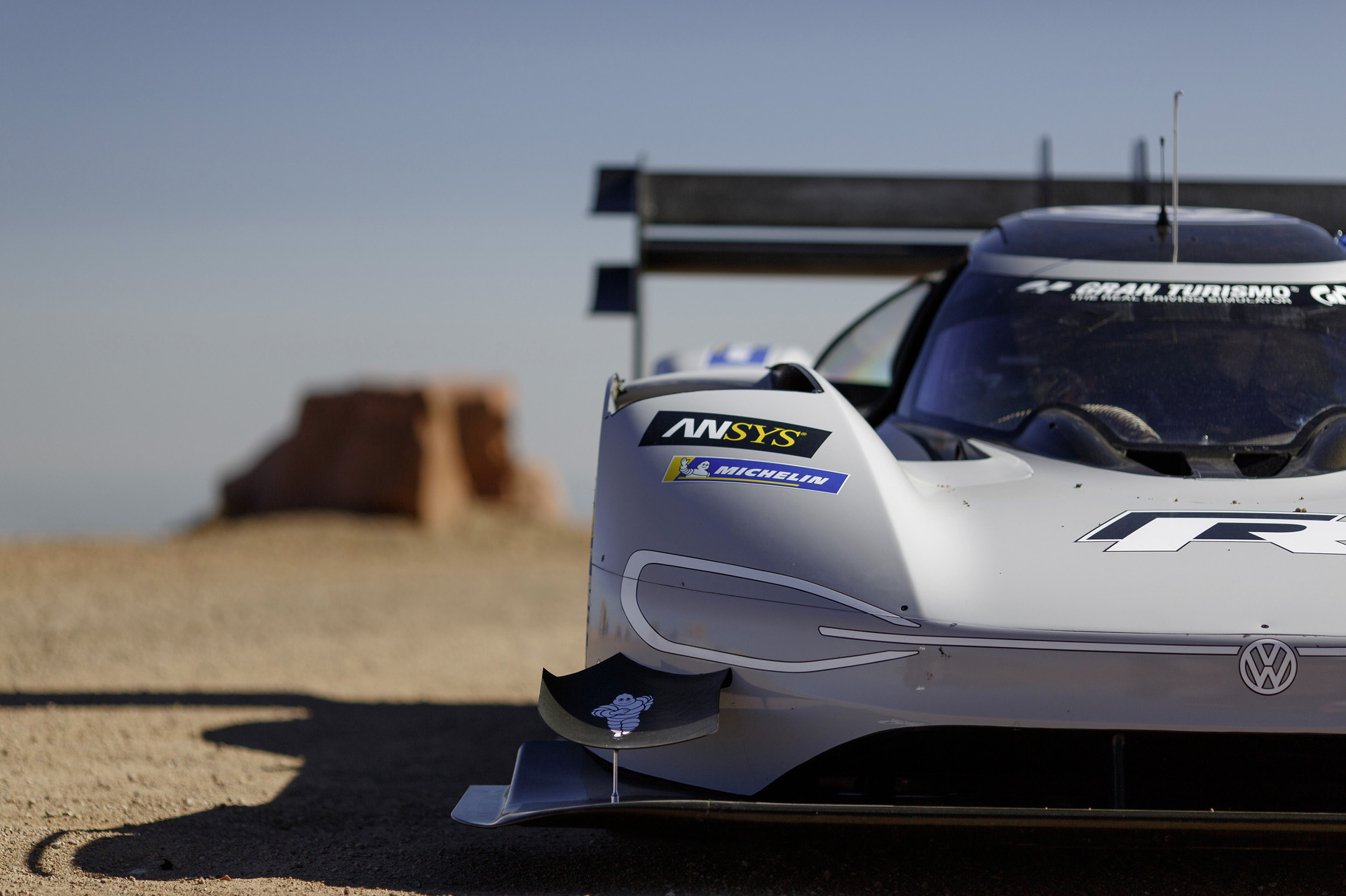 vw-id-r-pikes-peak-06 Volkswagen I.D. R Pikes Peak Revealed In Full Race Trim