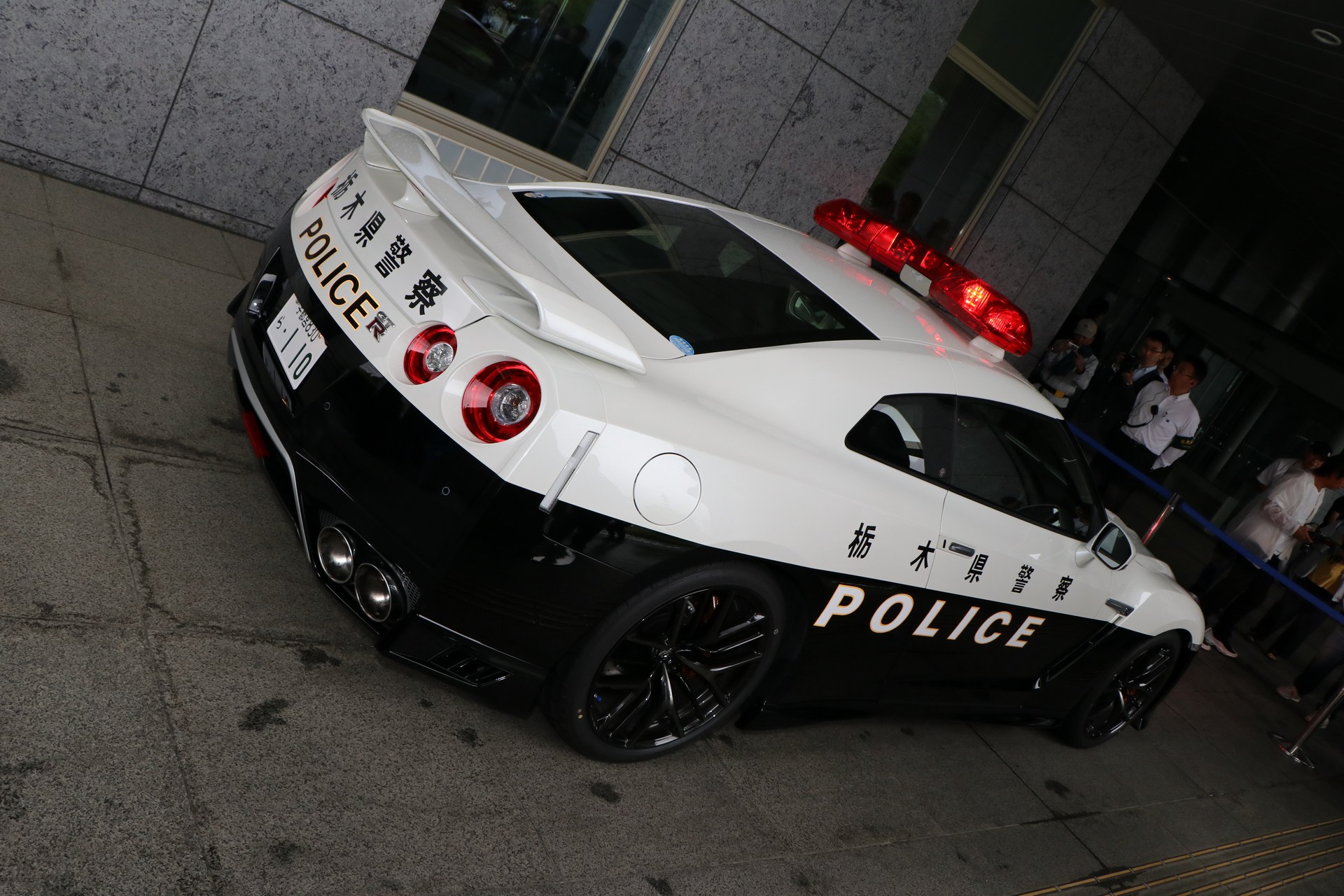 Nissan-GT-R-Police-Car-13 Nissan GT-R Police Car Enters Service In Japan