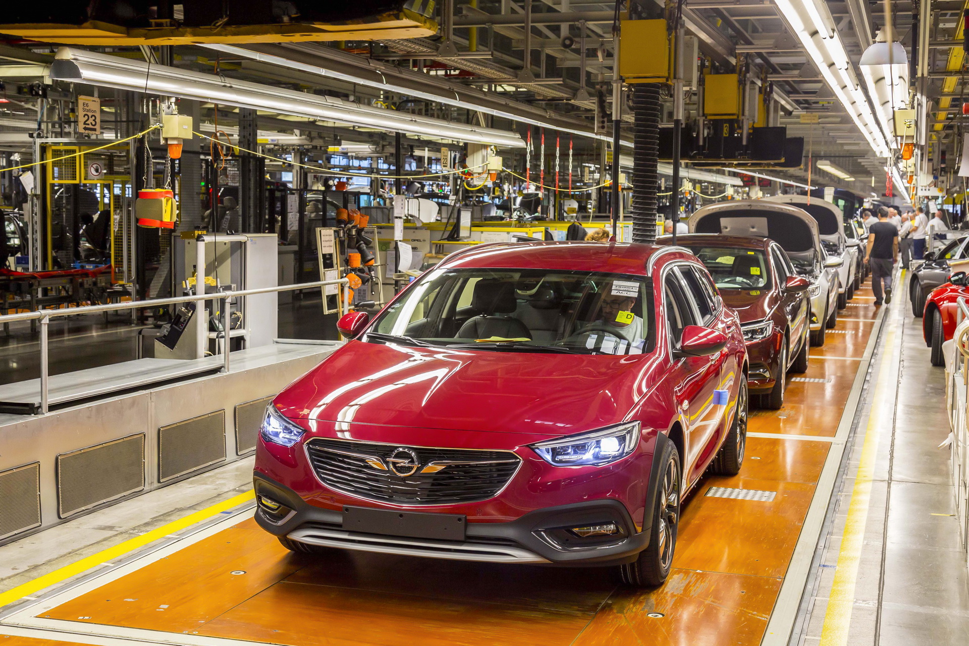 Opel-Exclusive-01 Opel Will Paint Your Insignia Any Color You Want For 5,900 Euros