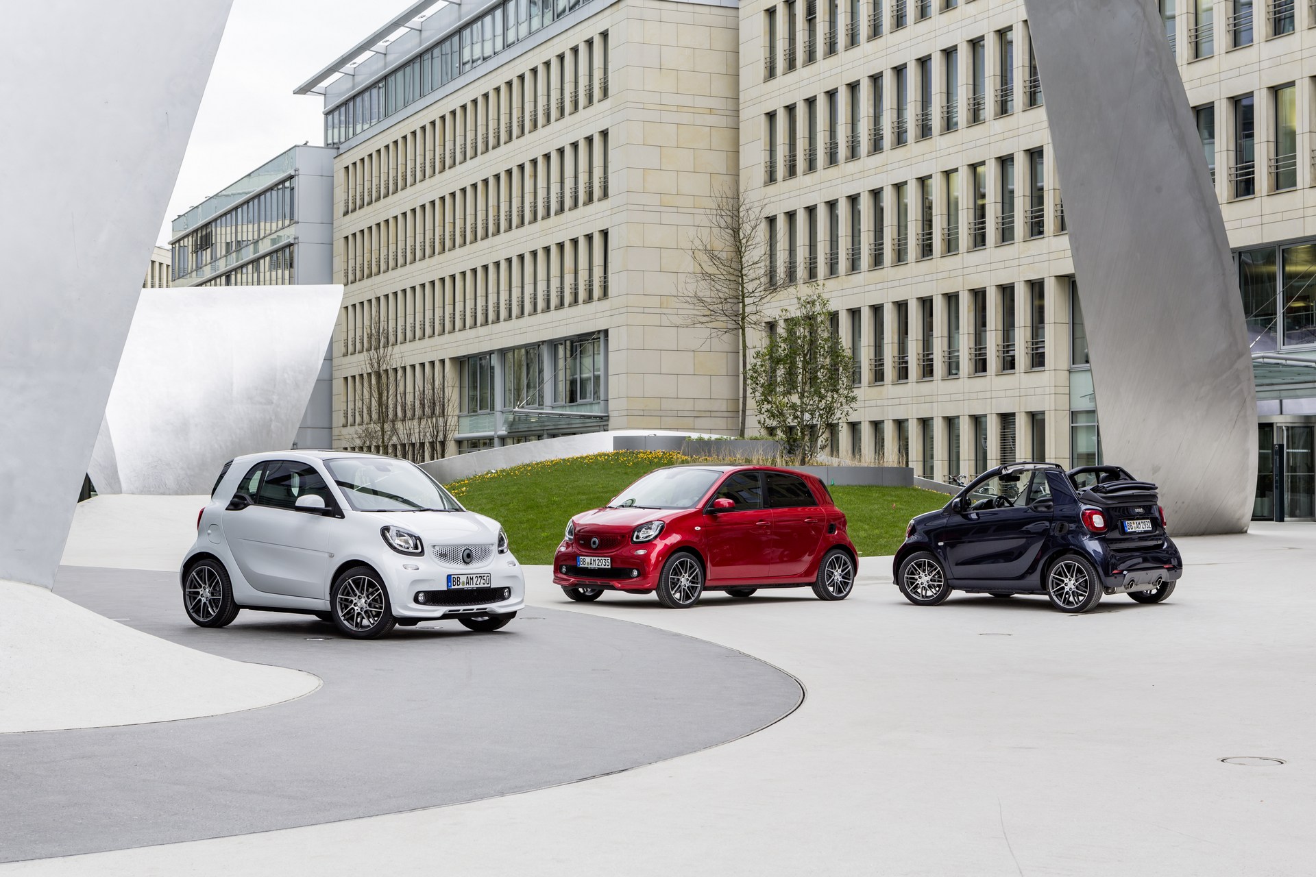 Smart-20th-Anniversary-70 Smart Celebrates 20 Years Of Production As EV Switch Causes Sales To Tumble