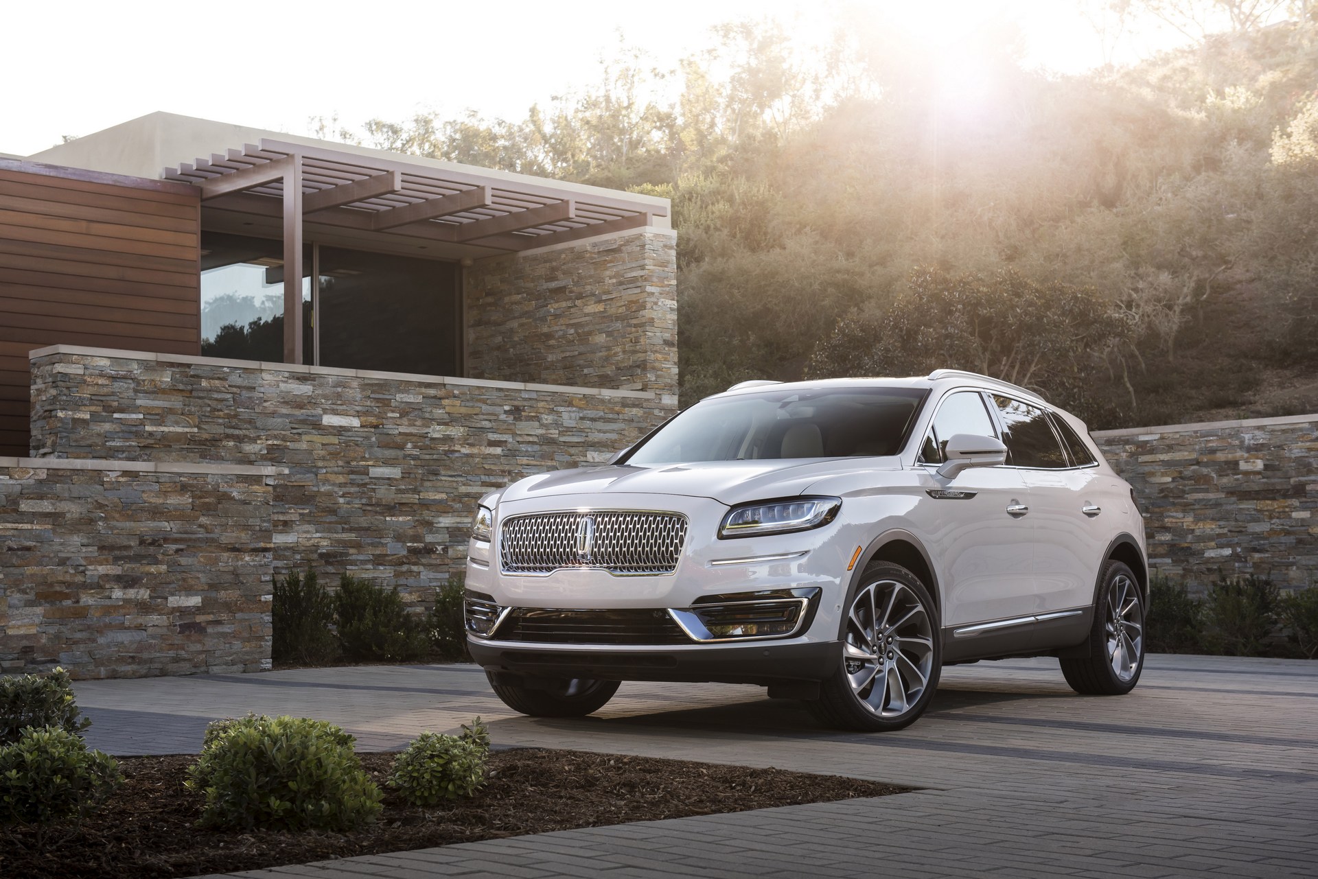 Lincoln-Nautilus-28 2019 Lincoln Nautilus Configurator Launched, Pricing Starts At $40,340
