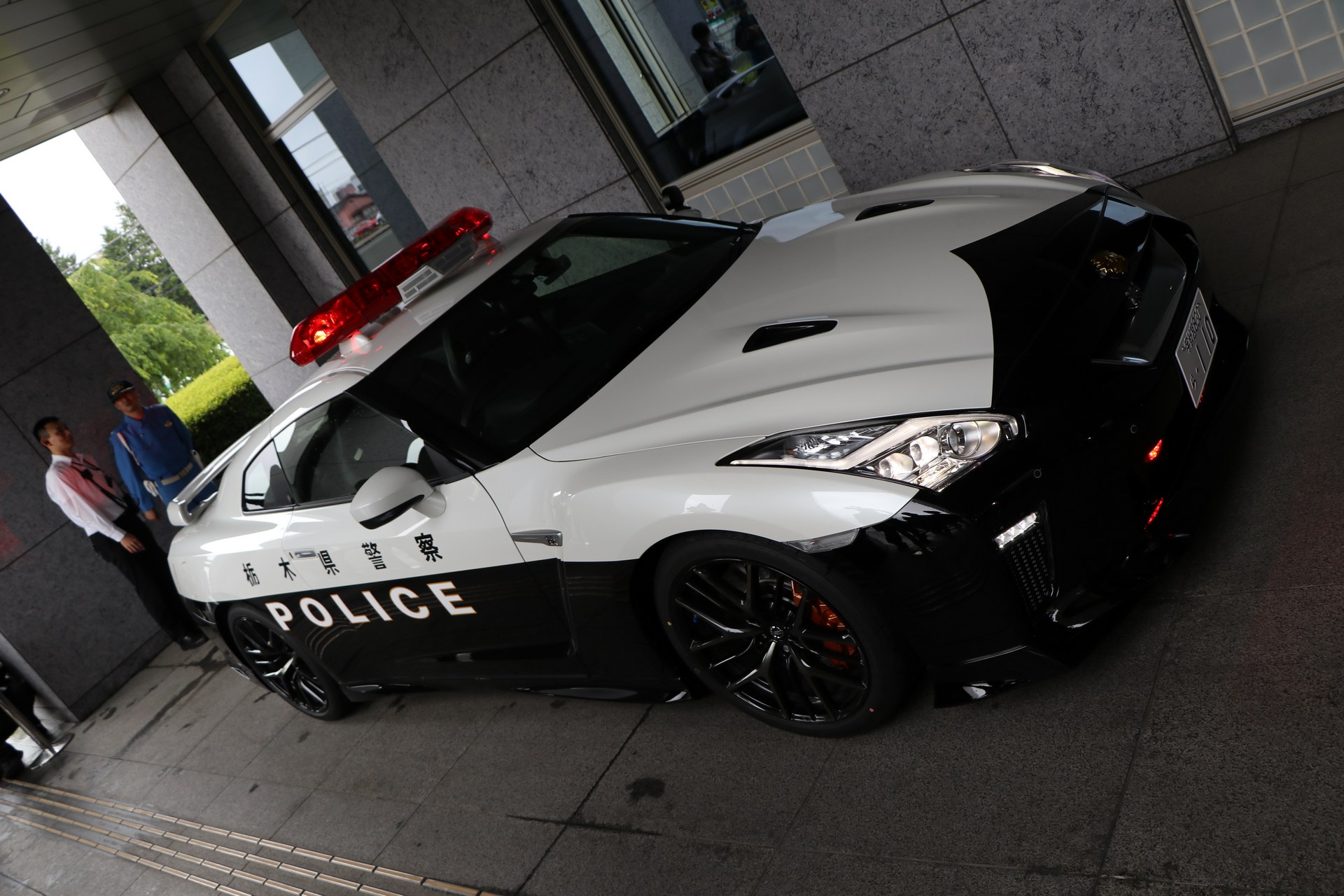 Nissan-GT-R-Police-Car-7 Nissan GT-R Police Car Enters Service In Japan