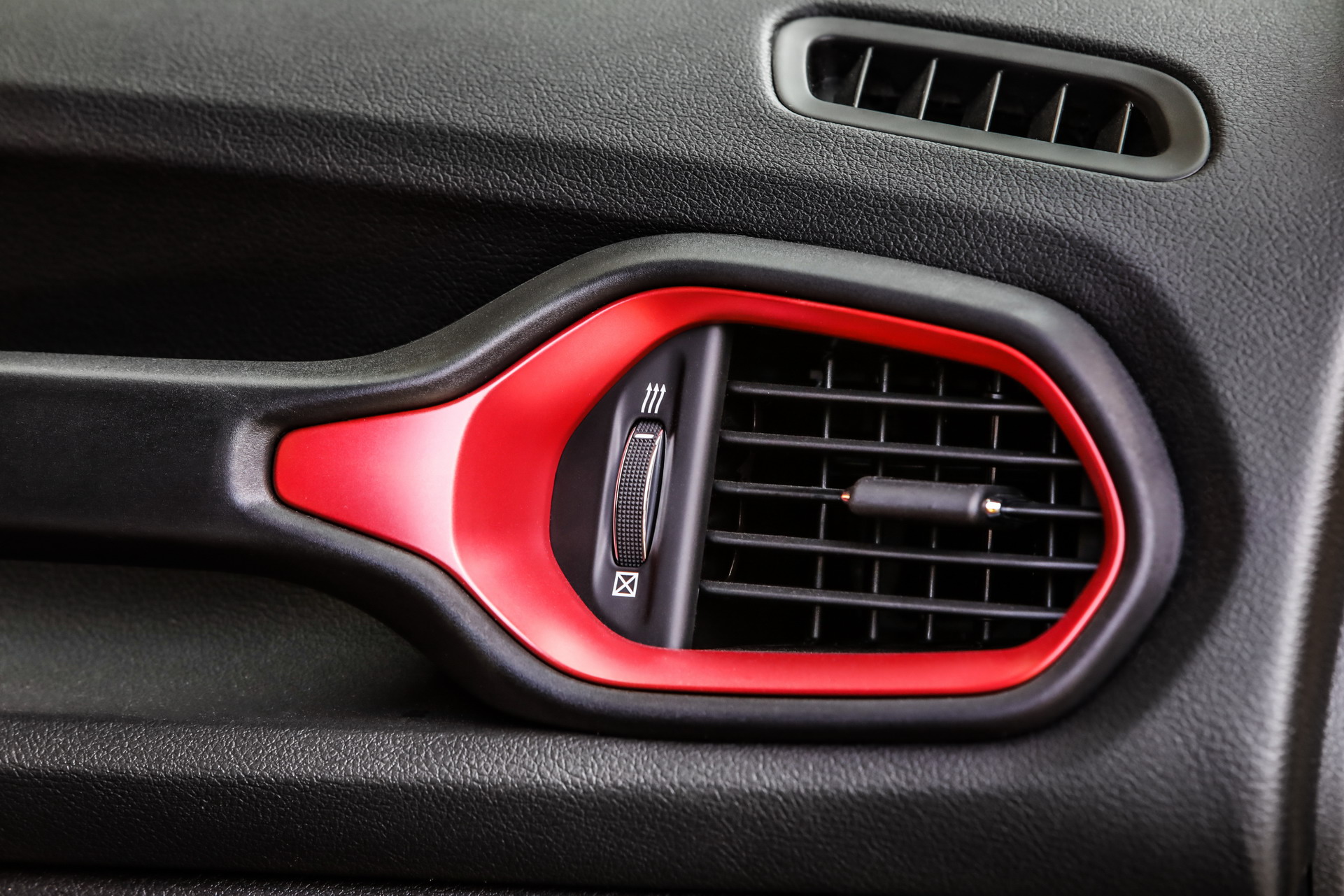 2019 Jeep Renegade Facelift 71 2019 Jeep Renegade Gets Cute Makeover And New Engines: Full Details, Photos & Video