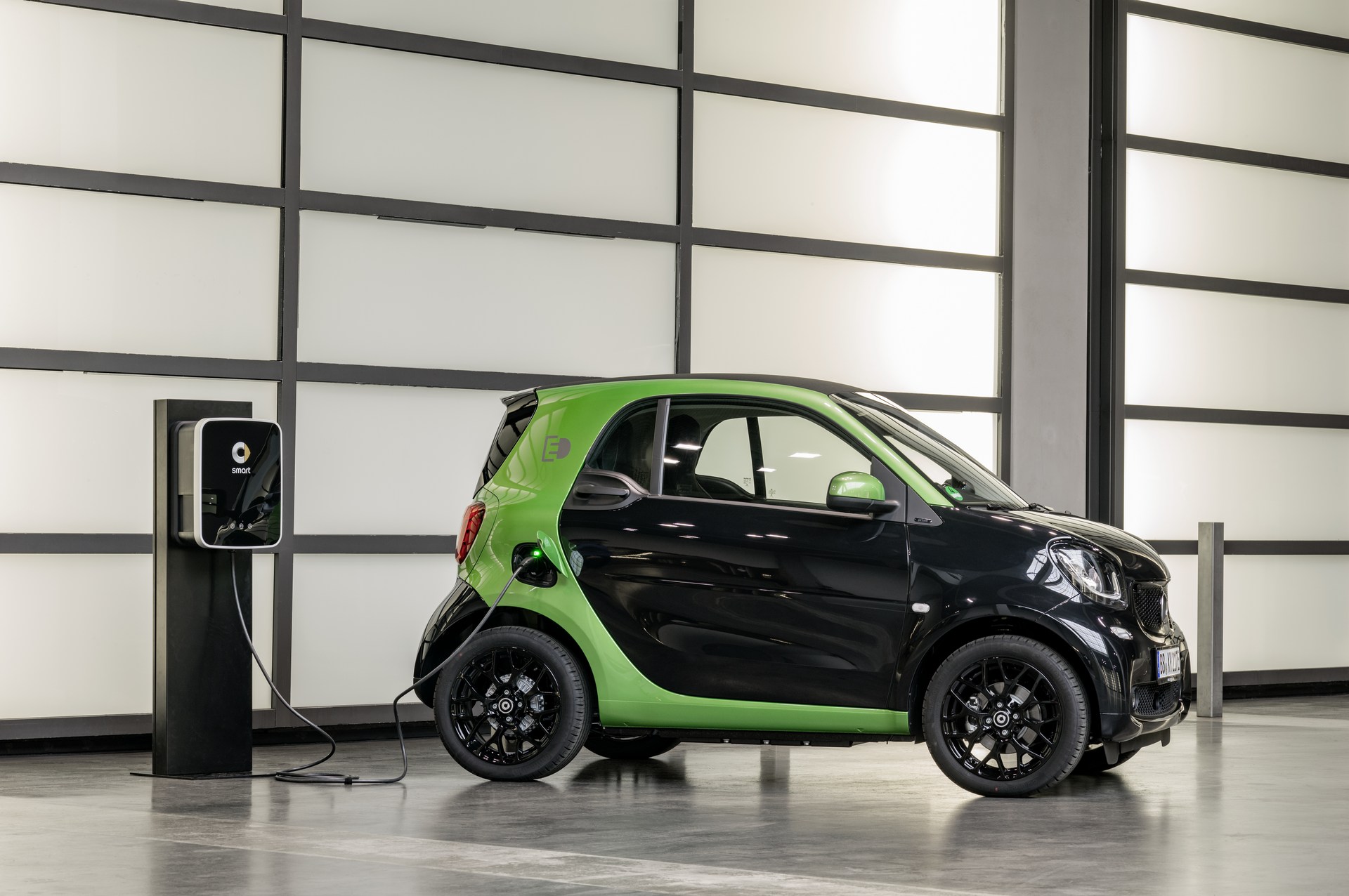 Smart-20th-Anniversary-74 Smart Celebrates 20 Years Of Production As EV Switch Causes Sales To Tumble