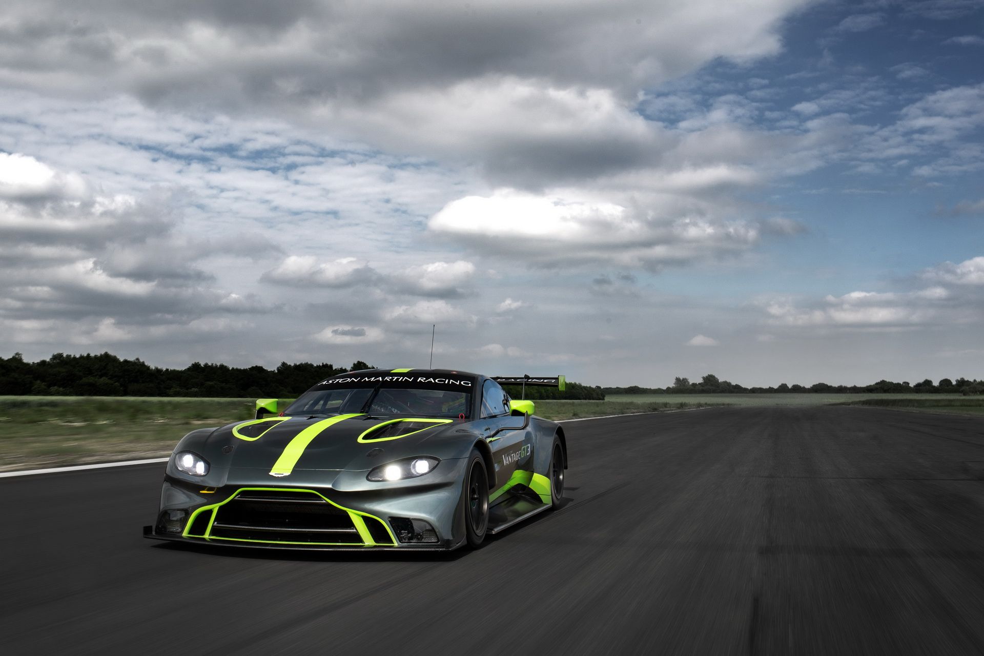 AstonMartin-Vantage-GT3-GT4-02 Aston Martin Debuts Vantage GT3 And GT4 Race Cars At Le Mans
