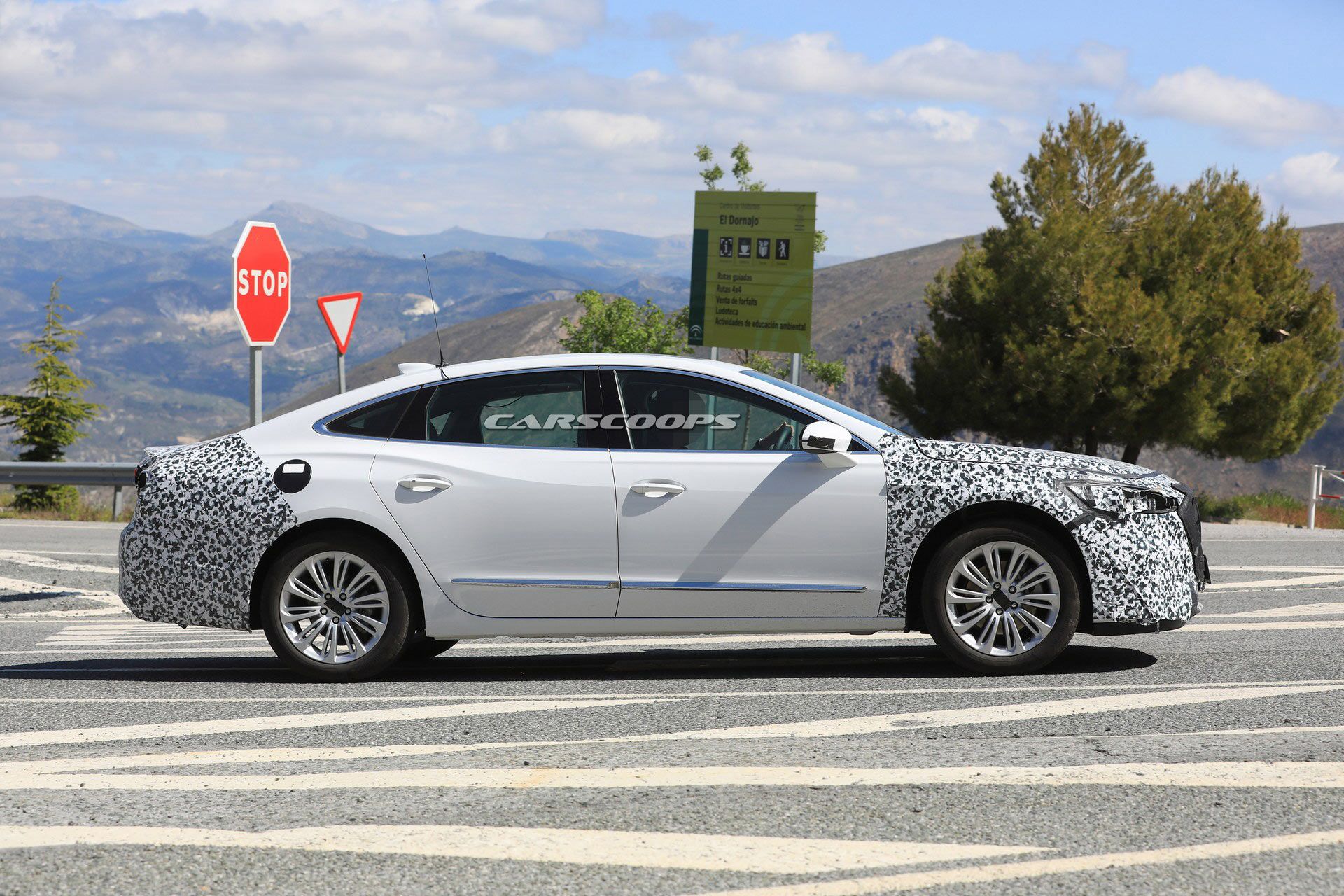 Buick-LaCrosse-Facelift-7 2020 Buick LaCrosse Facelift Spied With Minor Styling Changes