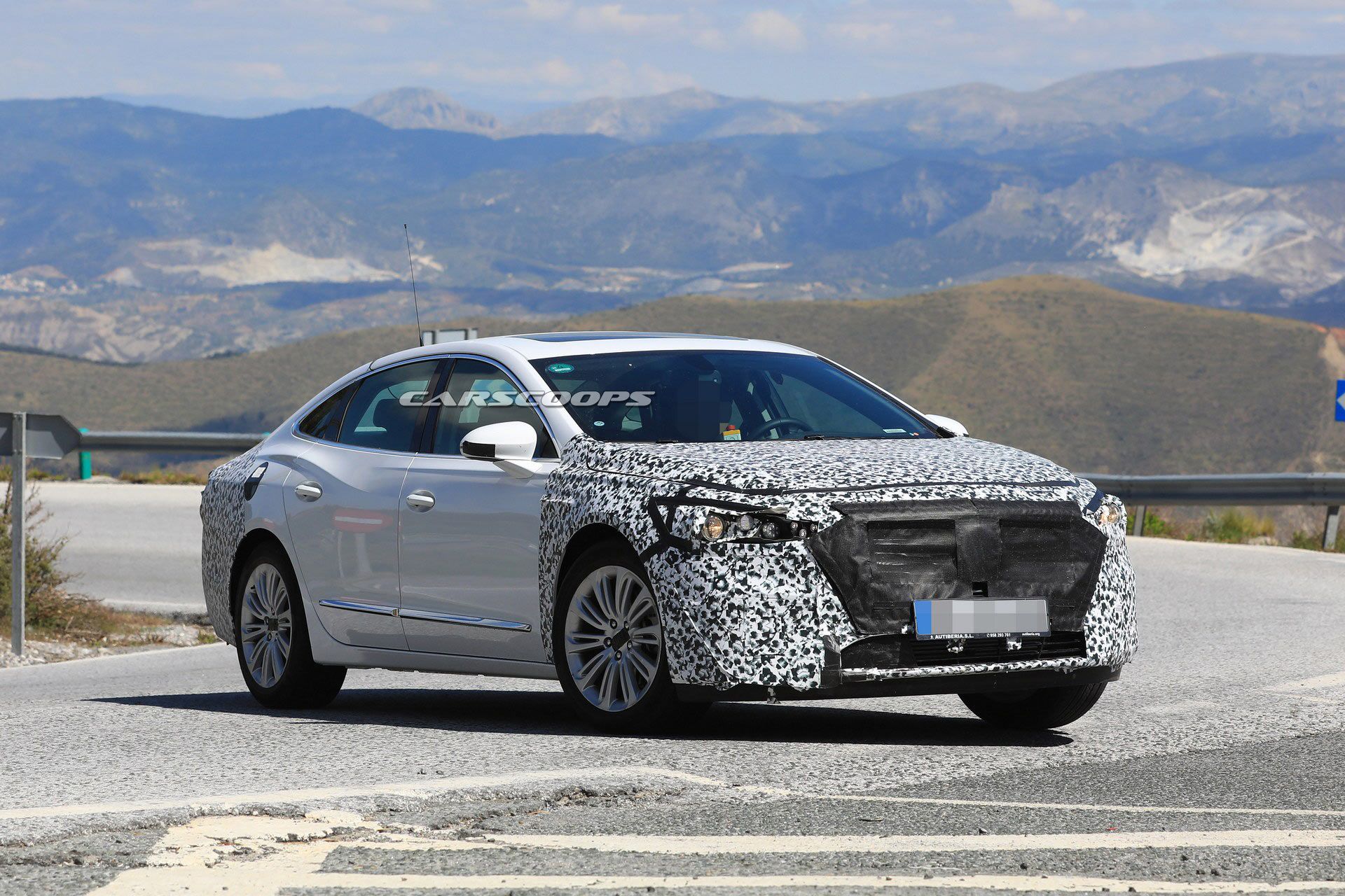 Buick-LaCrosse-Facelift-5 2020 Buick LaCrosse Facelift Spied With Minor Styling Changes