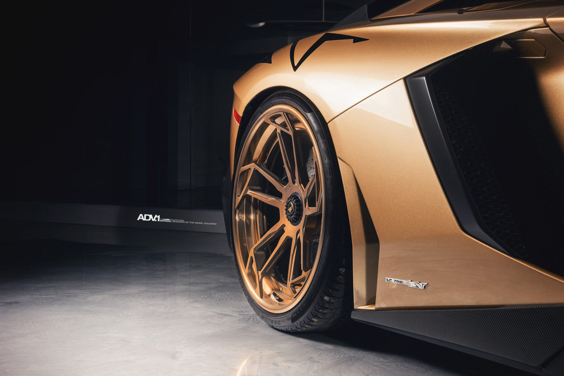 Lamborghini-Aventador-SV-Roadster-ADV1-7 Gold Lamborghini Aventador SV Roadster Will Excite And Confuse