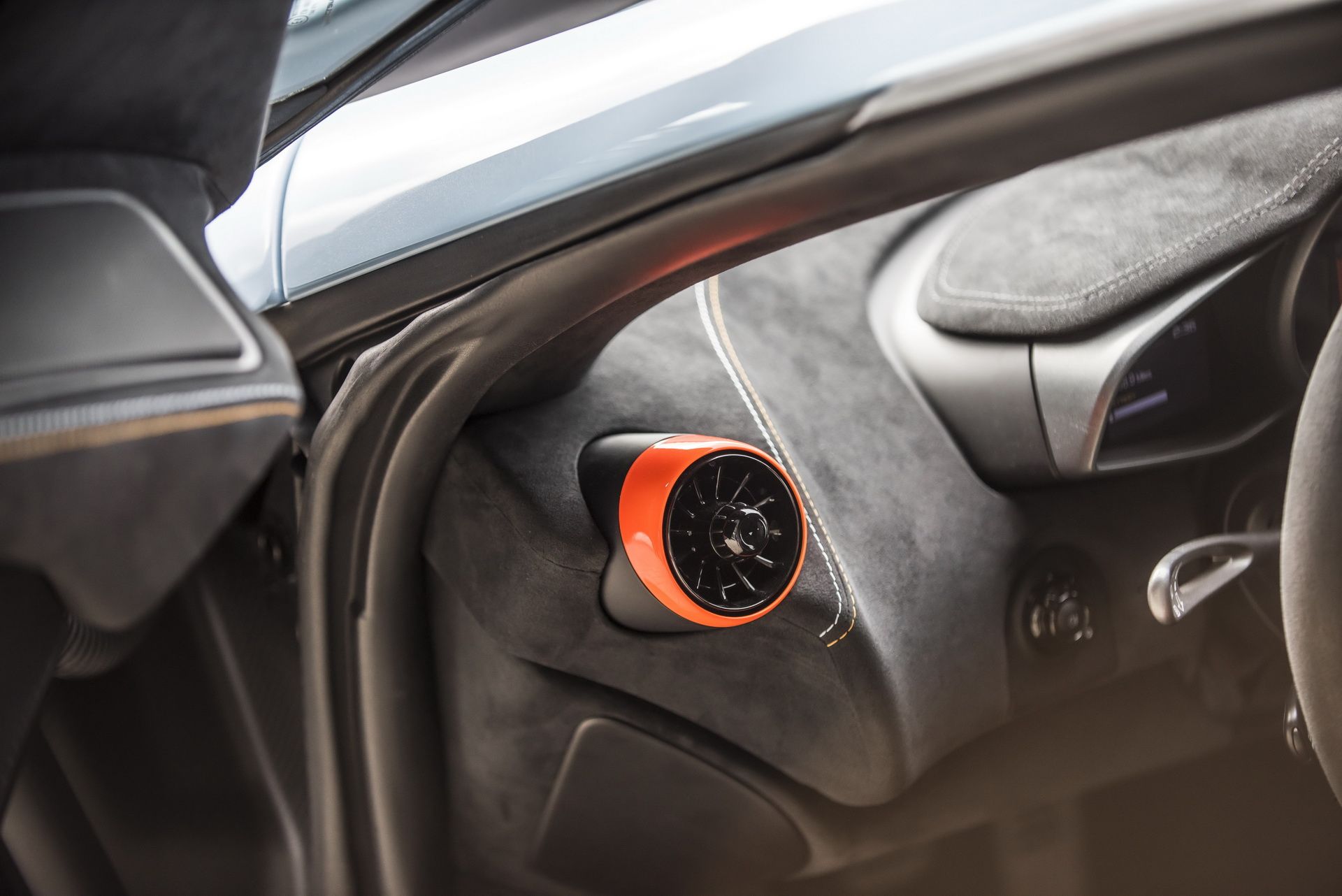 mclaren-mso-f1-gtr-longtail-livery-9 Bespoke McLaren 675LT Commissioned With Gulf Racing F1 GTR ‘Longtail’ Livery