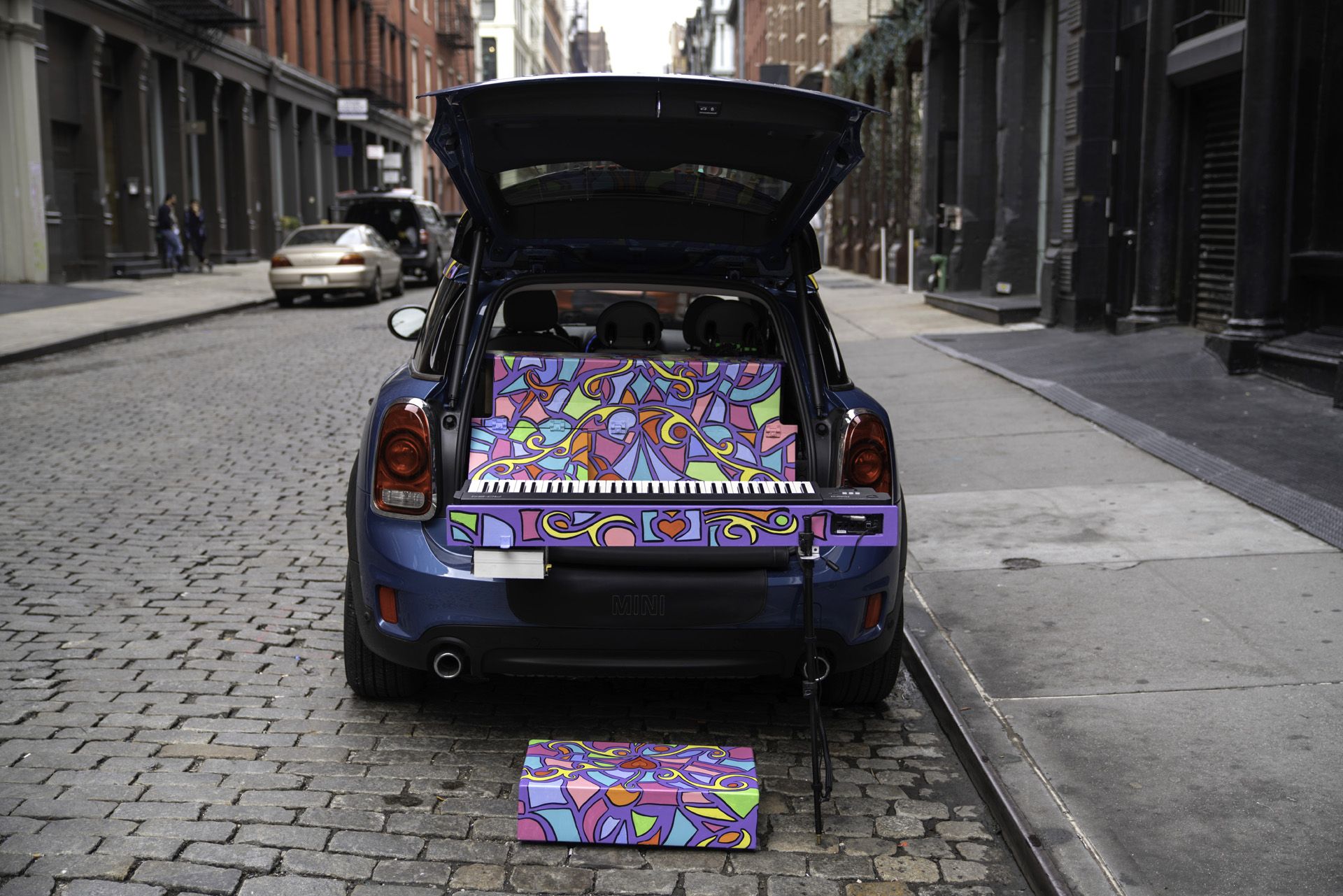 mini-countryman-piano-03 Mini’s Turned A Countryman Into A Piano On (Bigger) Wheels