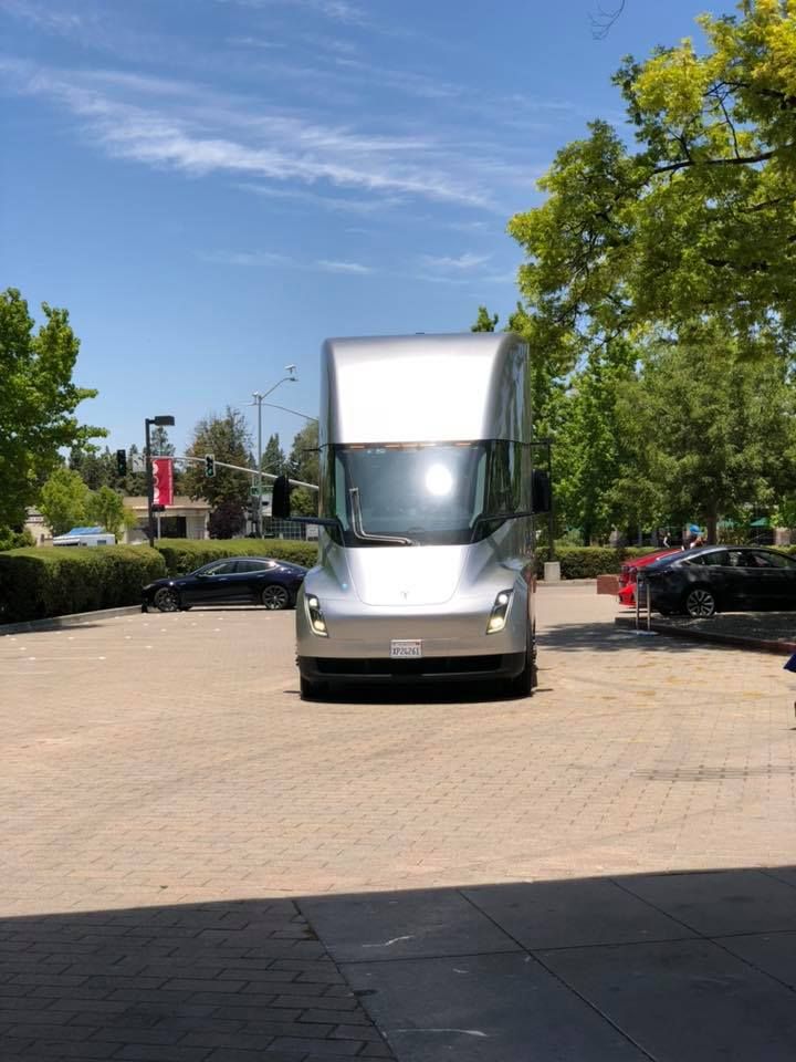 tesla-semi-2 2020 Tesla Roadster Prototype Looks Resplendent In White, Too