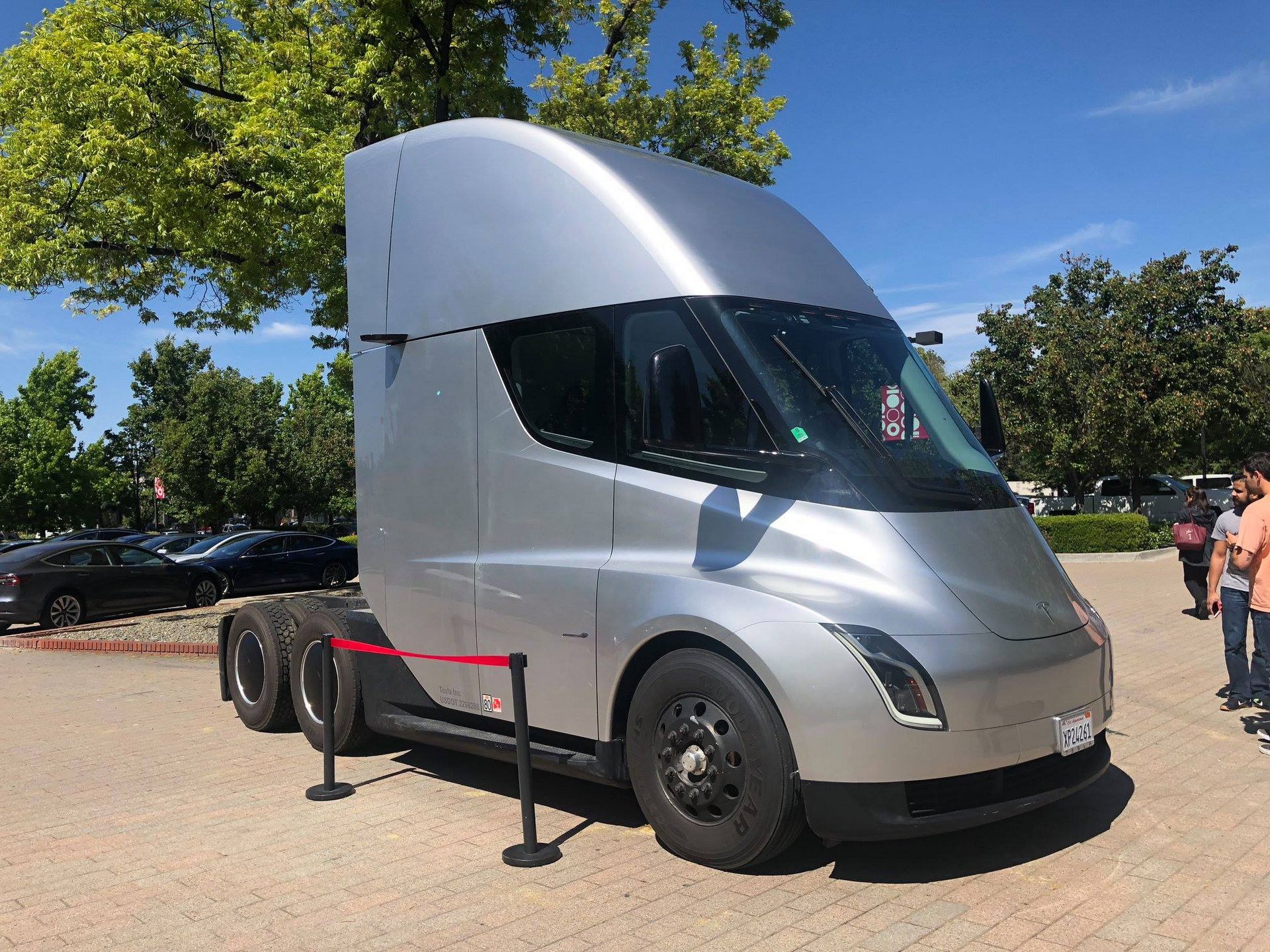 tesla-semi-3 2020 Tesla Roadster Prototype Looks Resplendent In White, Too