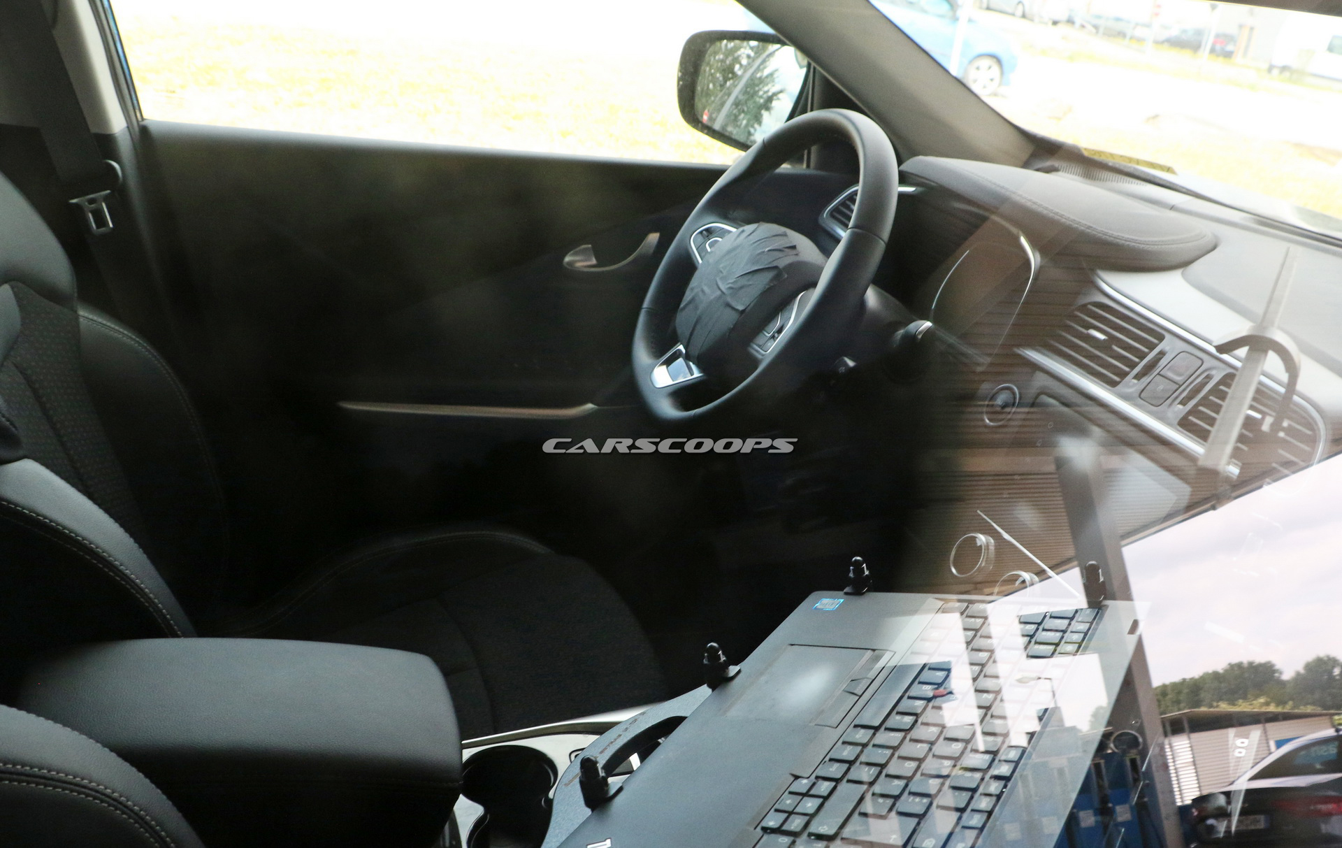 renault-kadjar-fl-spied-inside-out-11 Renault Kadjar Facelift Coming With Revamped Center Console