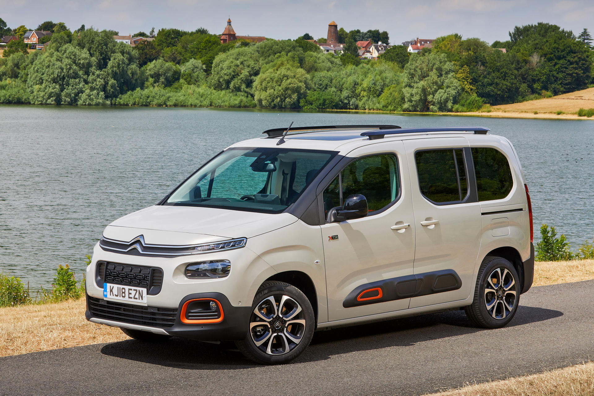 2019-citroen-berlingo-18 New Citroen Berlingo And Peugeot Rifter Go On Sale In The UK