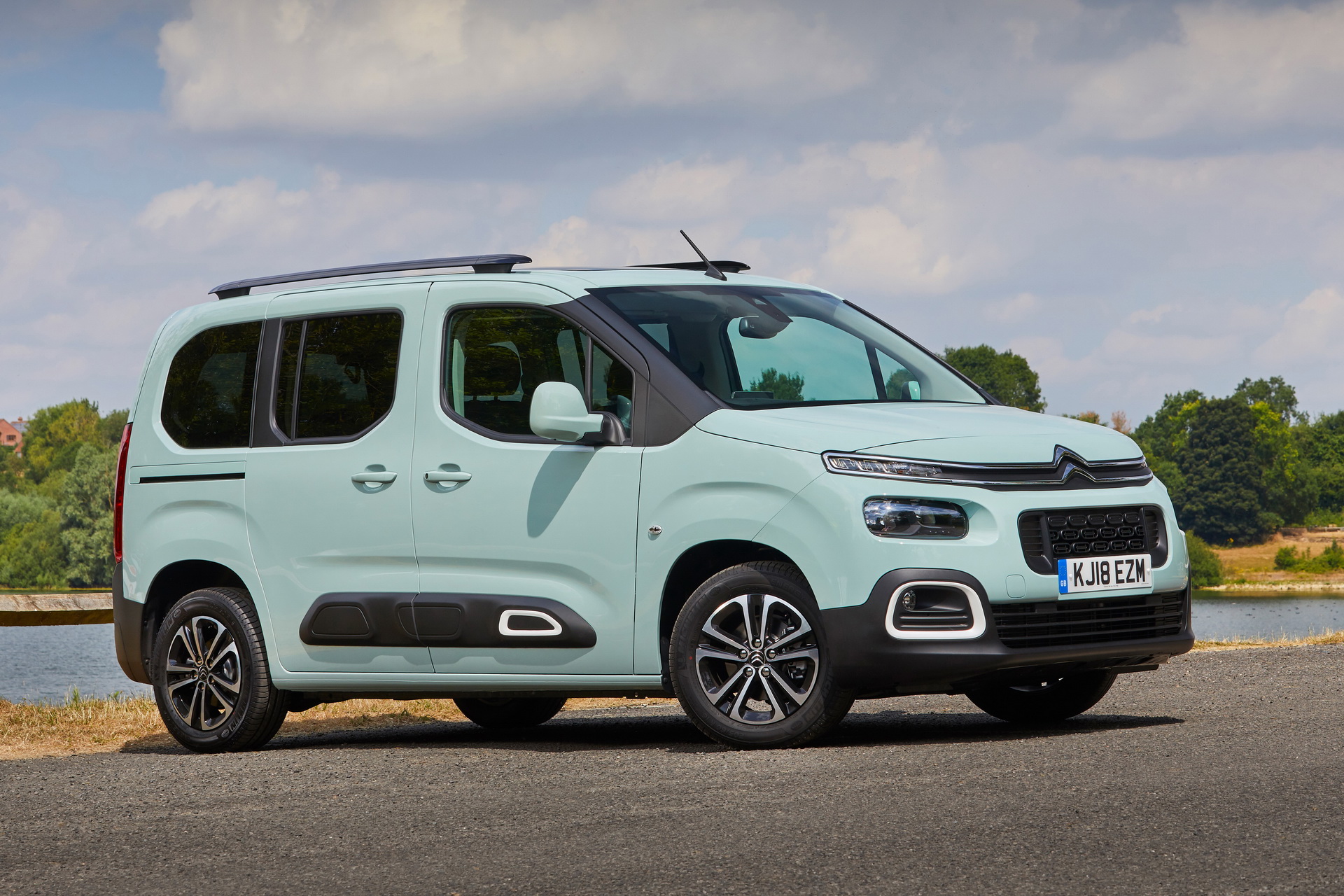 2019-citroen-berlingo-10 New Citroen Berlingo And Peugeot Rifter Go On Sale In The UK