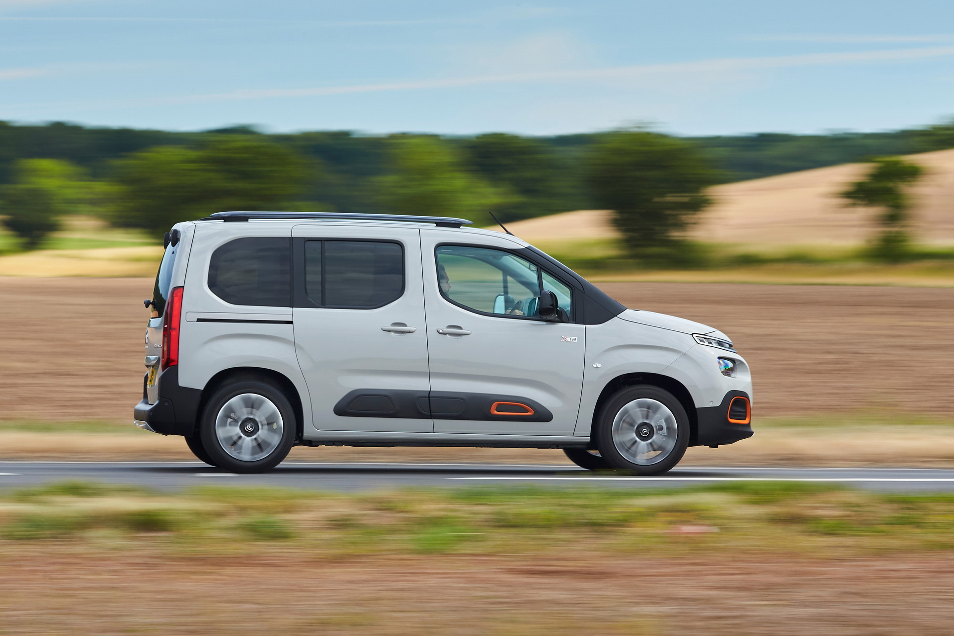 2019-citroen-berlingo-48 New Citroen Berlingo And Peugeot Rifter Go On Sale In The UK