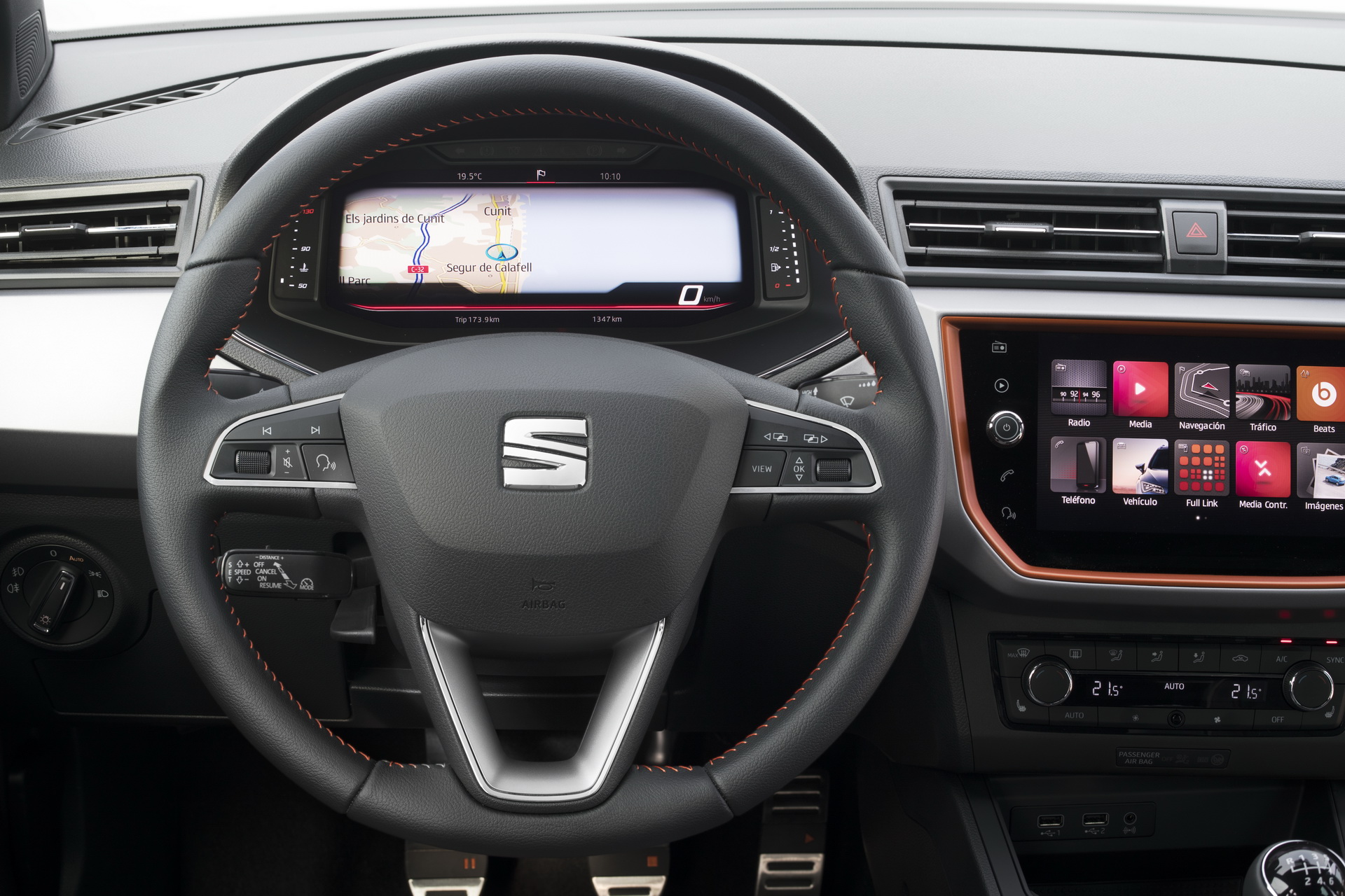 seat-arona-digital-cockpit-3 SEAT Arona Gets Digital Cockpit For A More Pleasant Driving Experience