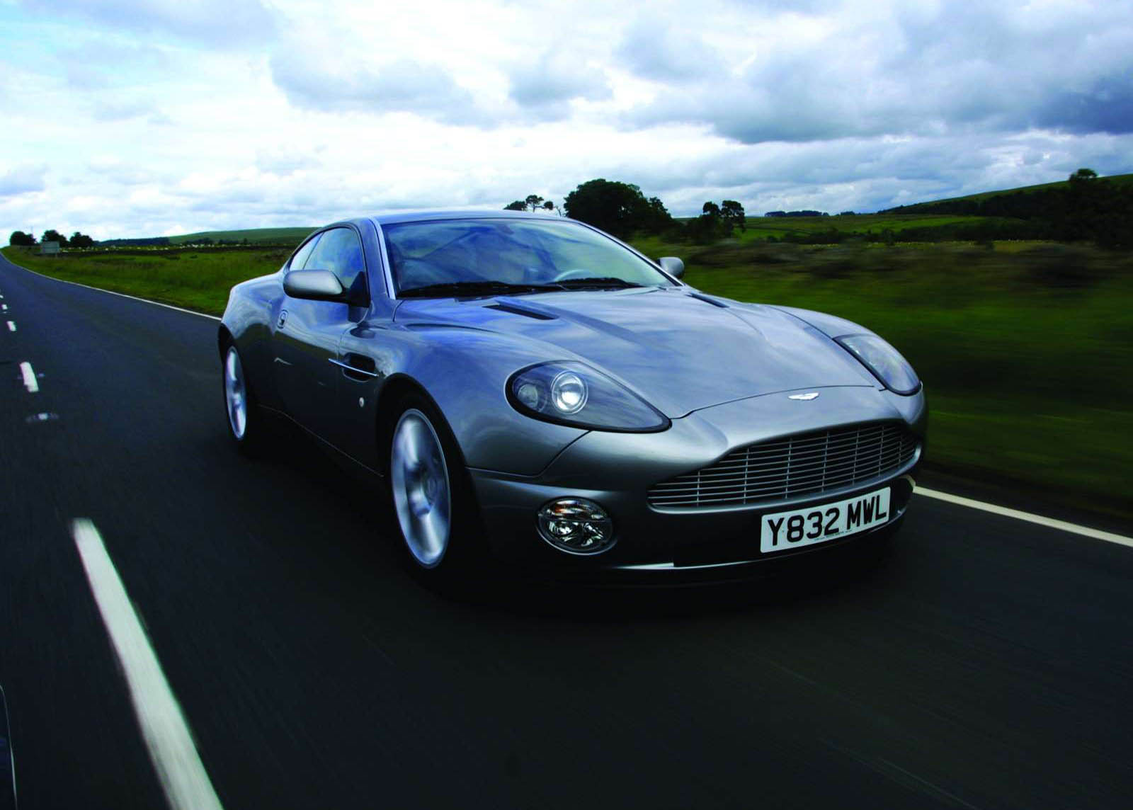 Aston_Martin-V12_Vanquish-2001-1600-04 Aston Martin Will Use Vanquish Name For New Mid-Engined Supercar