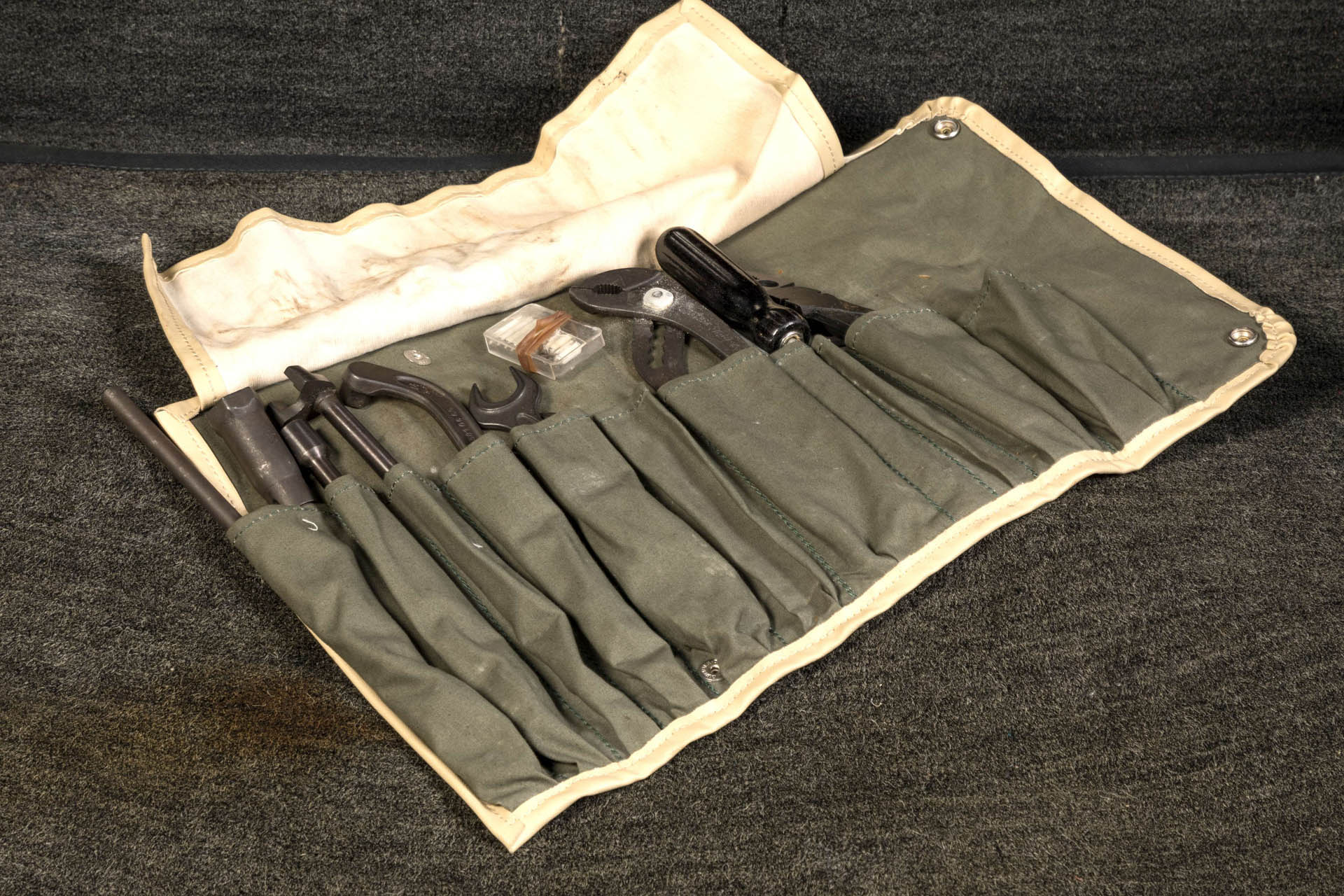 1963-Mercedes-Benz-300-SL-Roadster_25 This Factory-Fresh Mercedes 300 SL Doubled Its Estimate To Set A New World Record