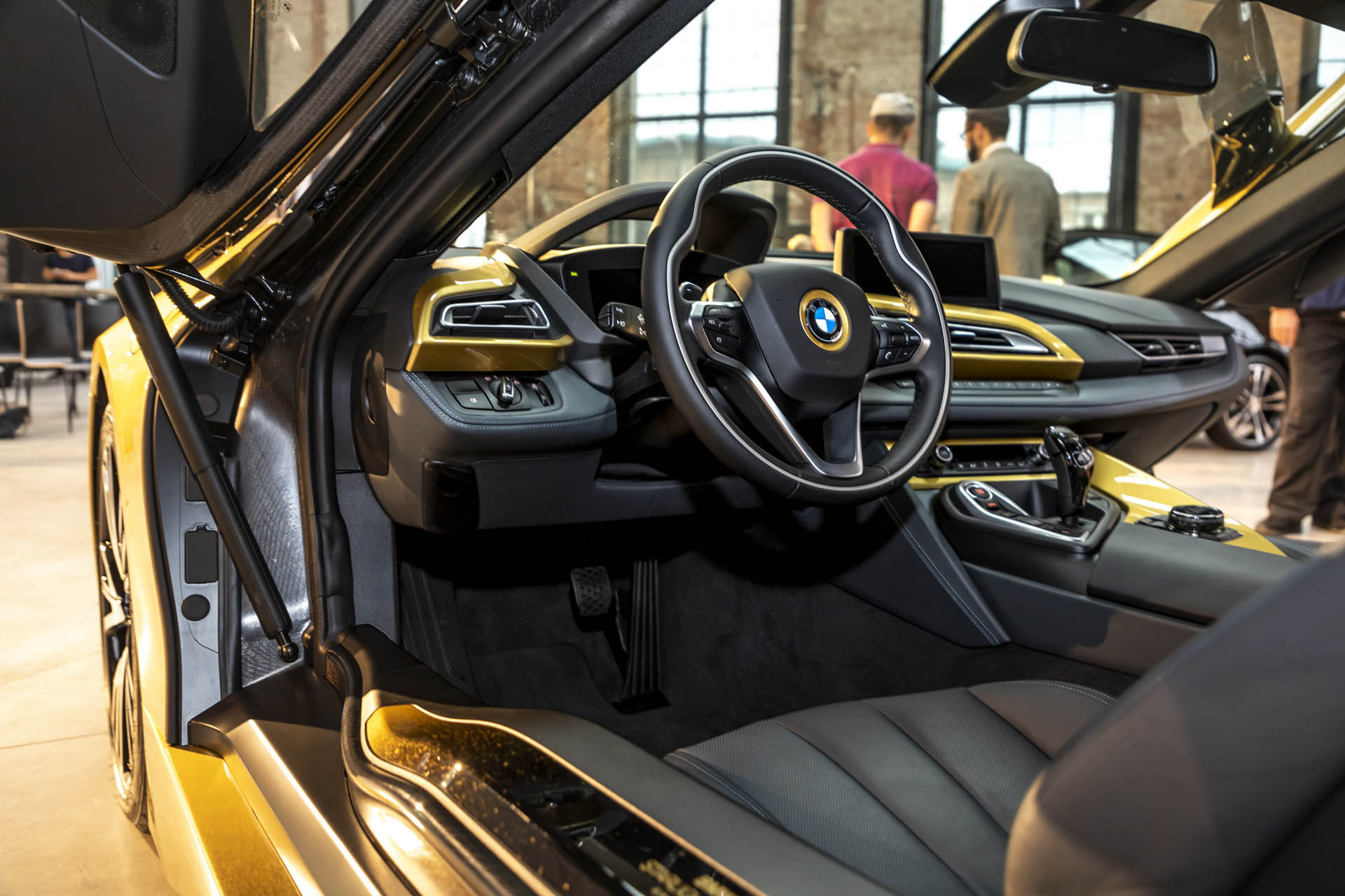 bmw-i3-i8-starlight-edition-11 BMW i3 & i8 Starlight Editions Feature Actual 24-Carat Gold Paint