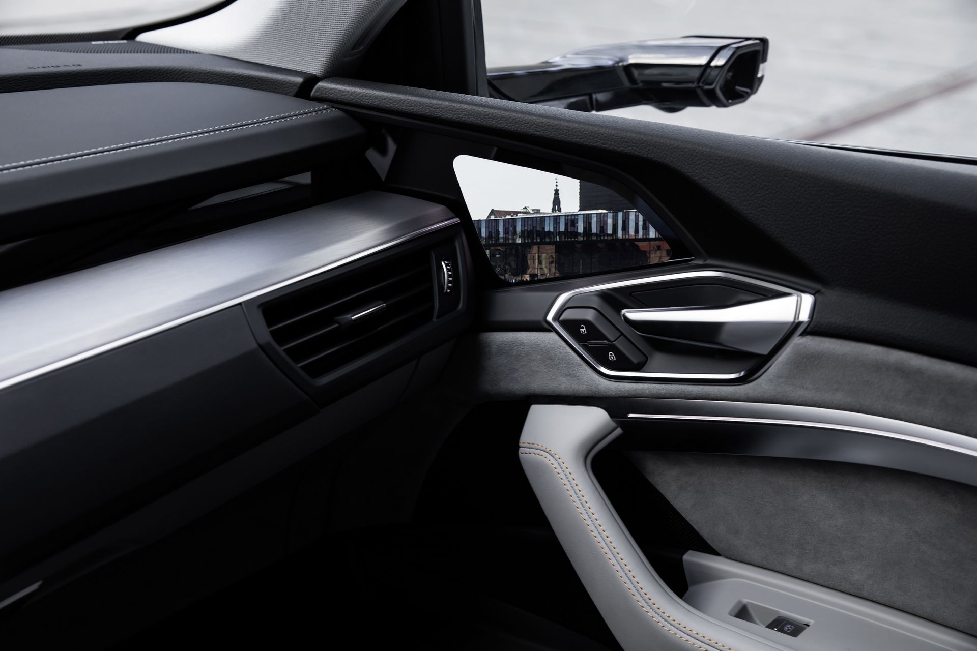 Audi-E-Tron-Interior-12 Audi Shows 2020 E-Tron Crossover’s Cabin That Gets Door Screens