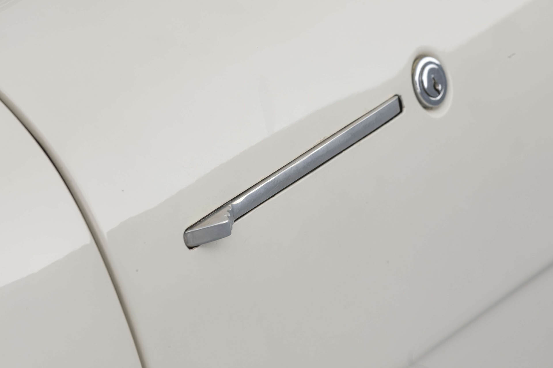 1963-Mercedes-Benz-300-SL-Roadster_31 This Factory-Fresh Mercedes 300 SL Doubled Its Estimate To Set A New World Record