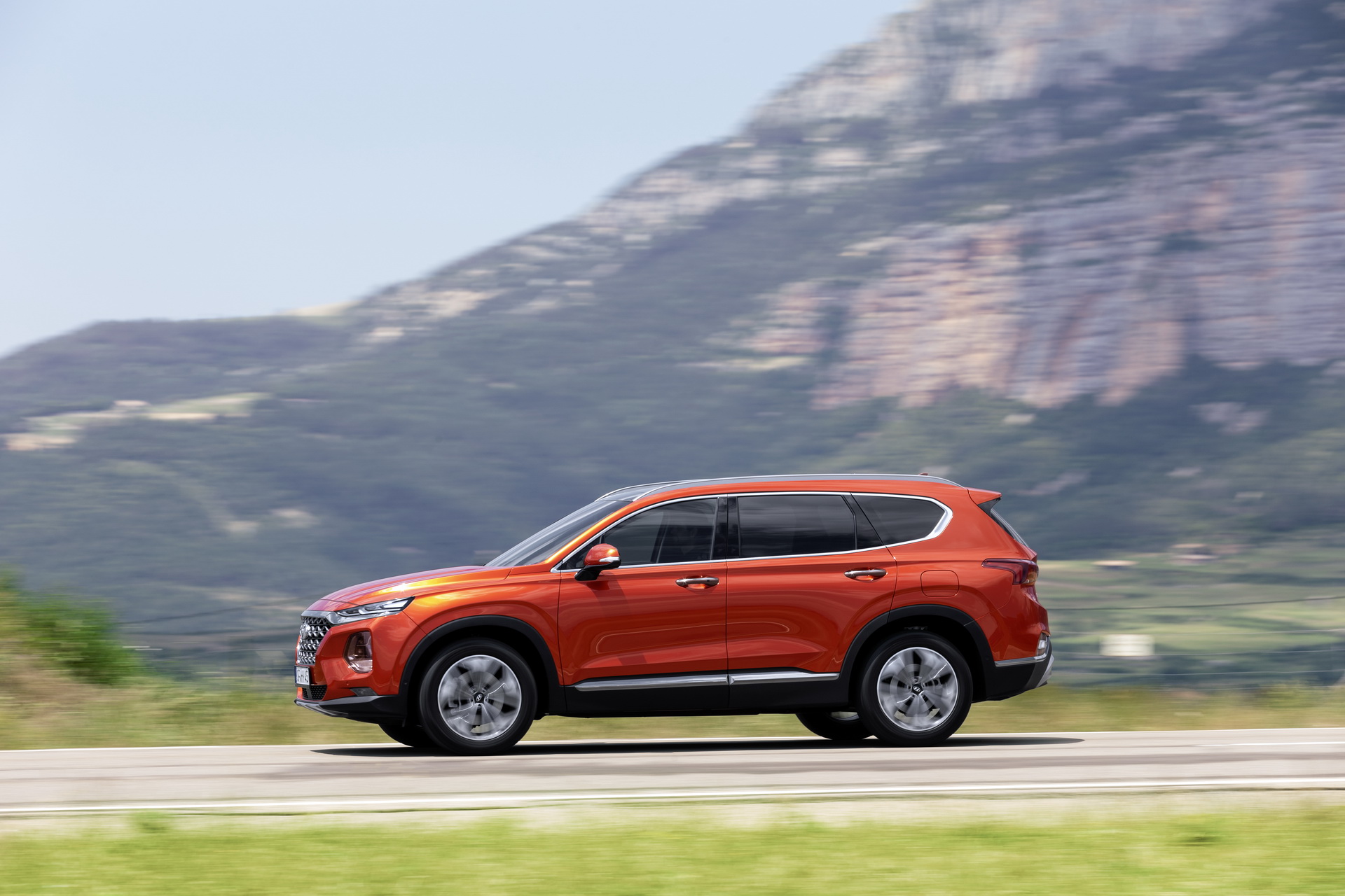 Hyundai-SantaFe-08 Hyundai Pays A Heavy Price In China, US For Having A Sedan-Loving Management