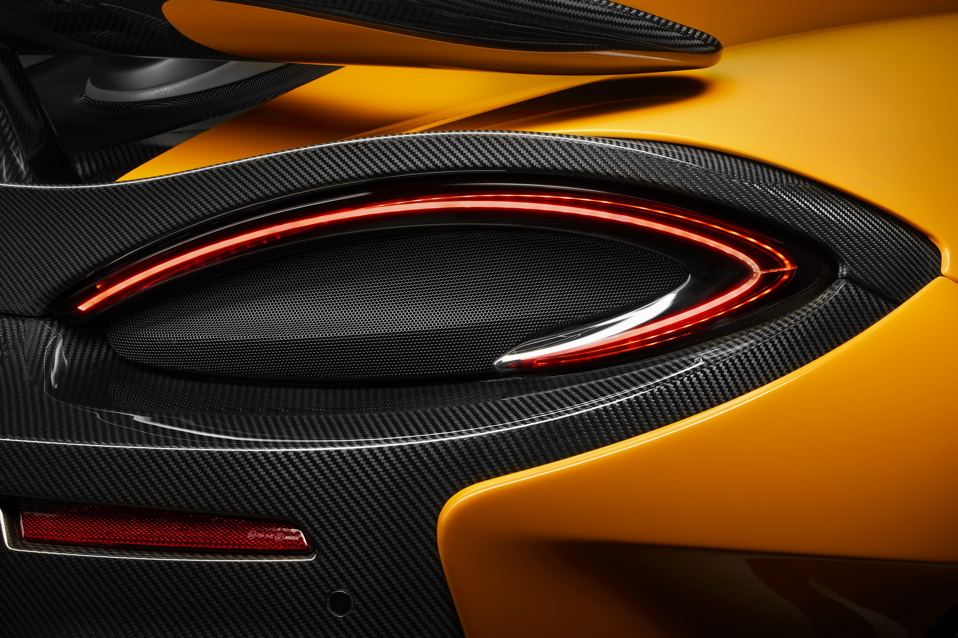 McLaren 600LT_15 McLaren Details Ballistic 600LT; New LongTail Beats Ferrari 488 GTB To 200 Km/h
